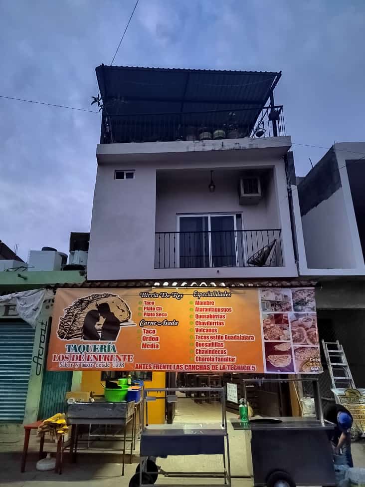 Taquería "Los de Enfrente" image 2