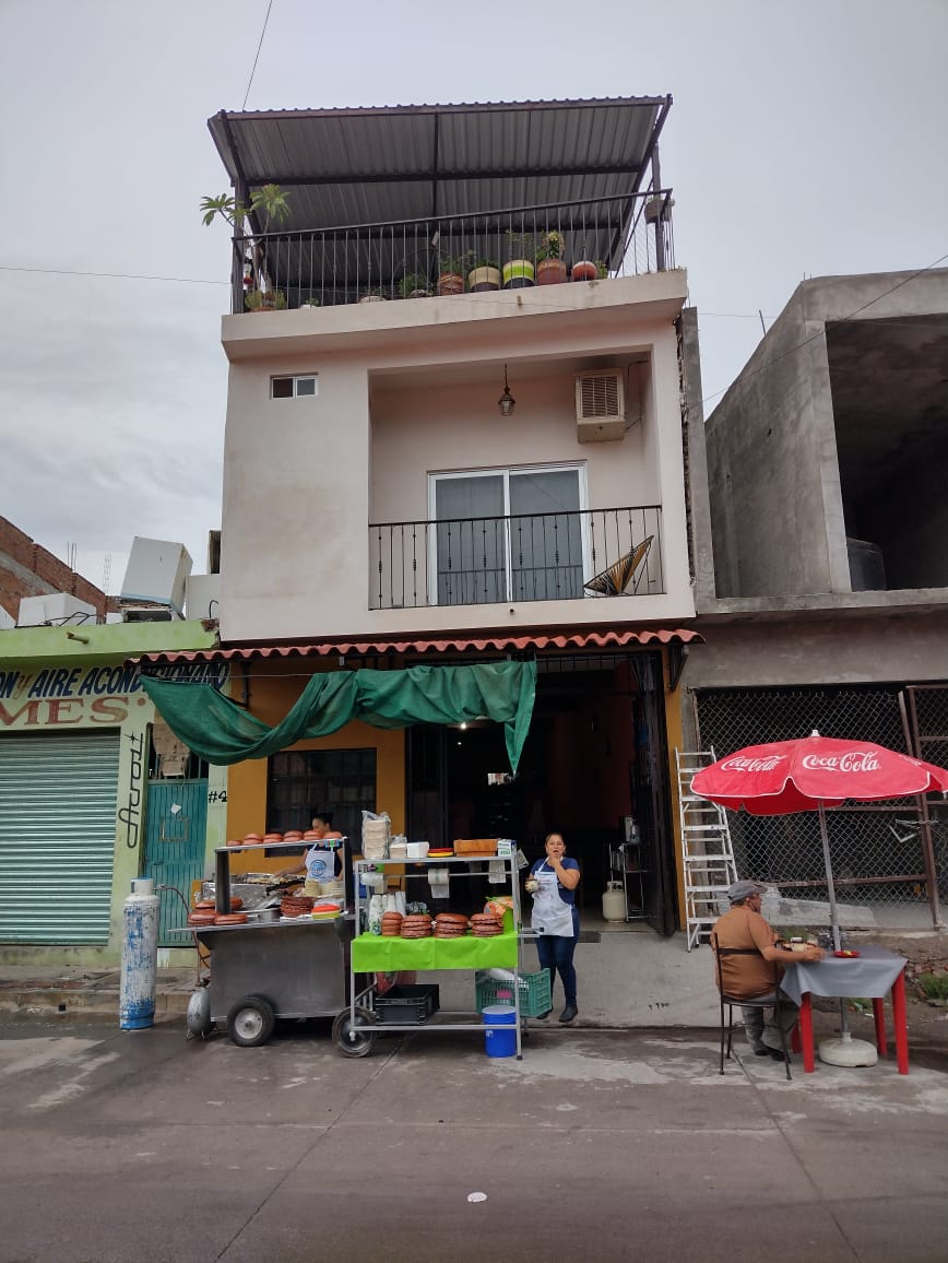 Taquería "Los de Enfrente" image 7