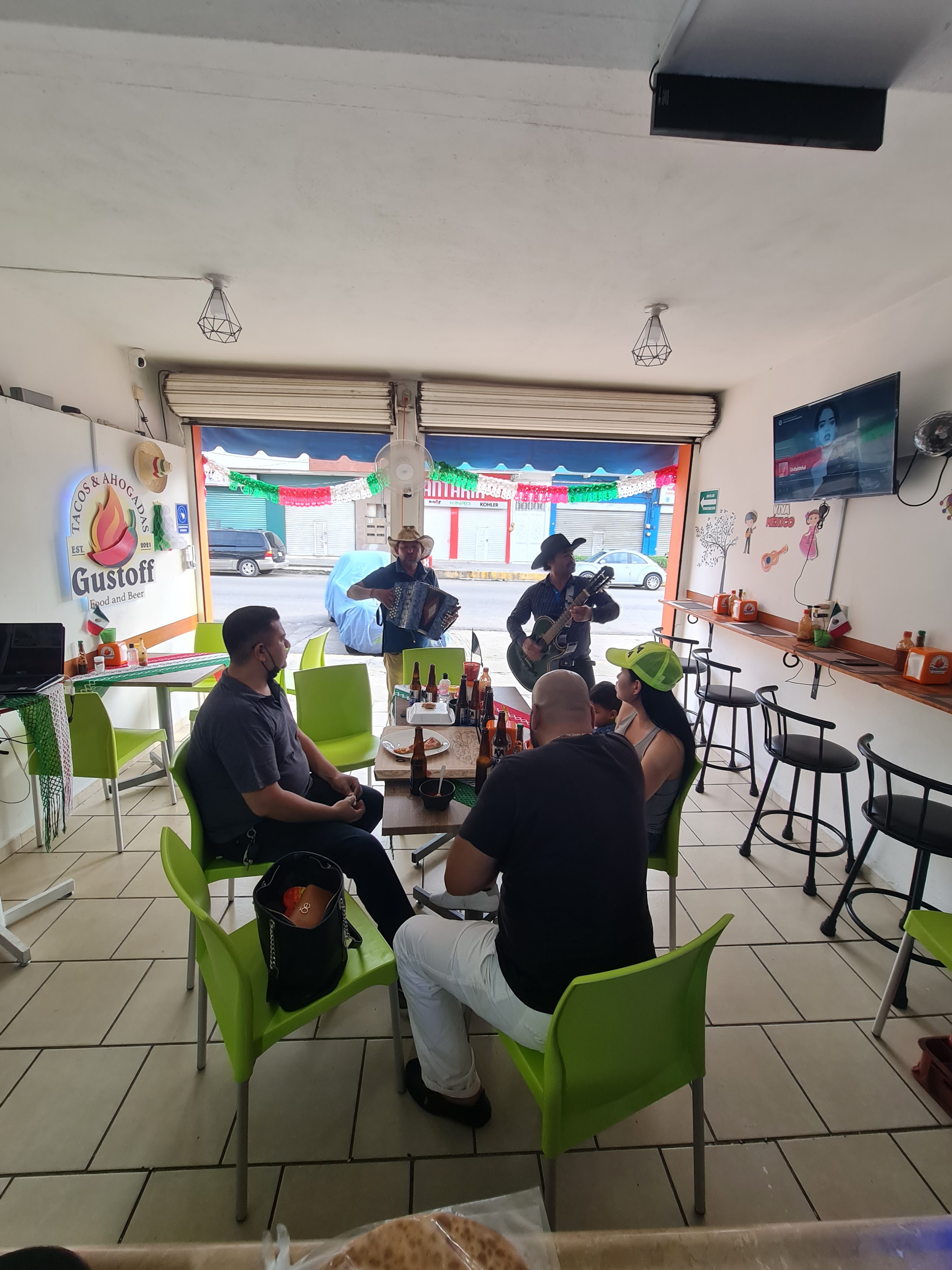 Tacos y tortas ahogadas Gustoff image 7