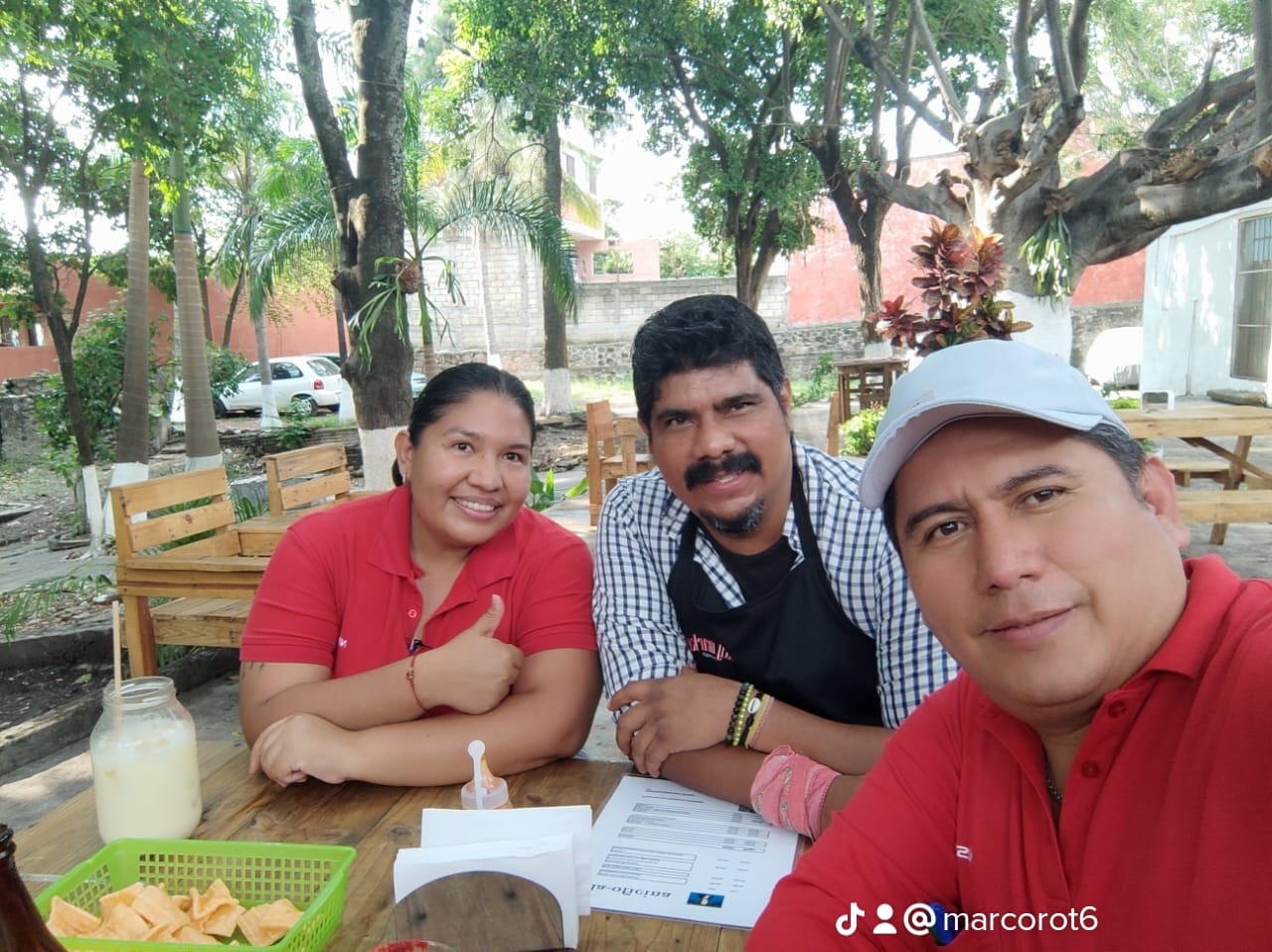 La Oficina Bar & Grill image 10
