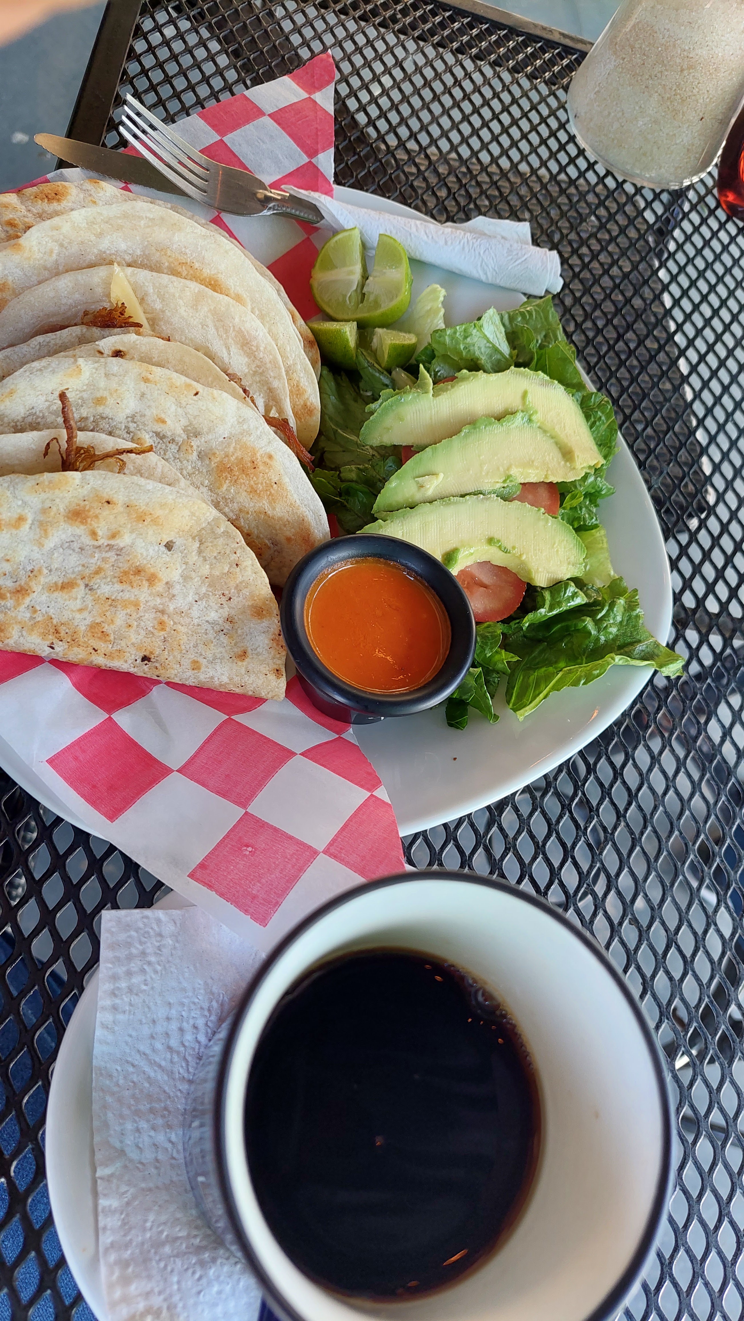 Encinos Café&Bistro image 1