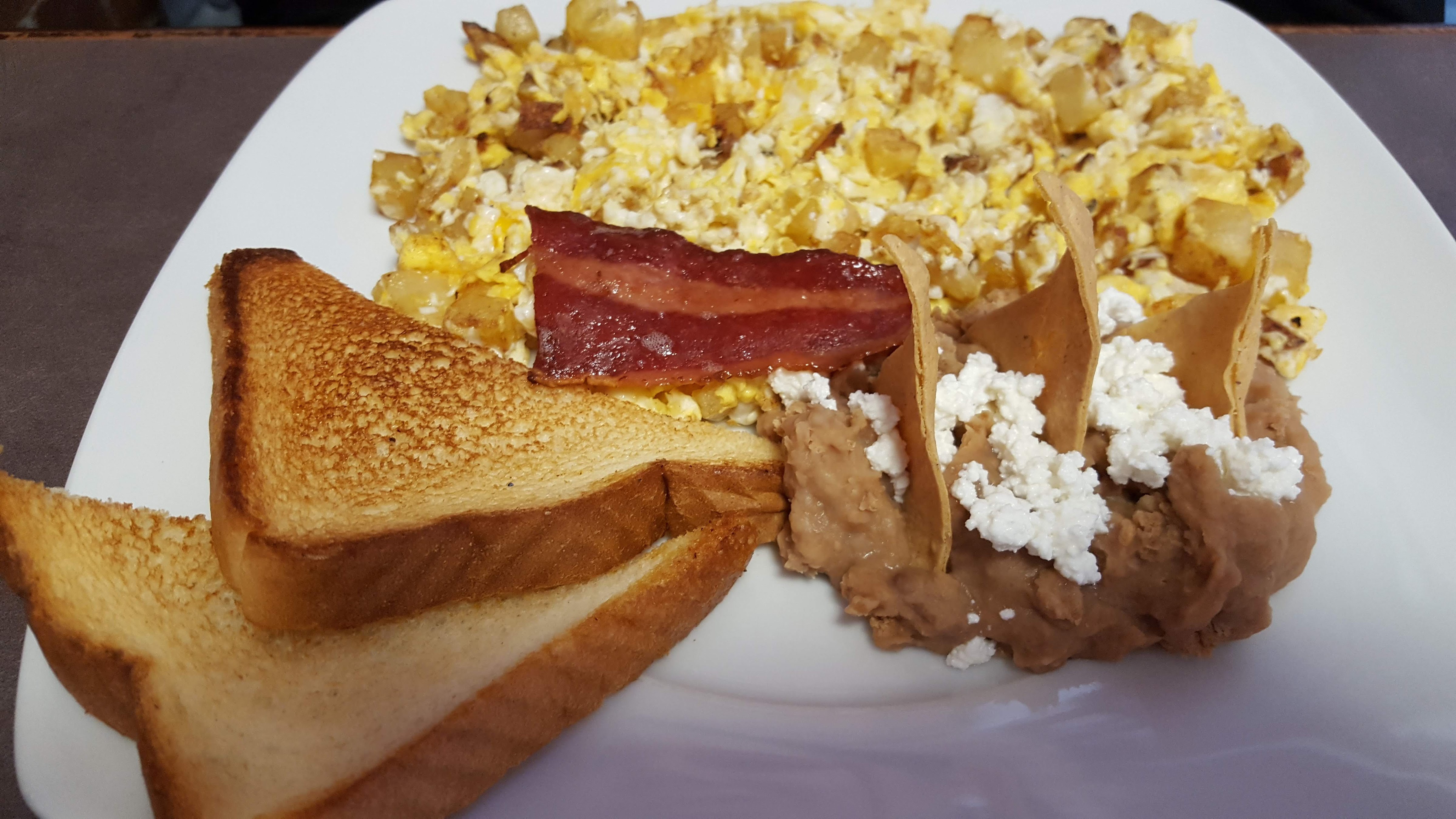 Encinos Café&Bistro image 3