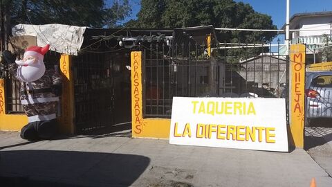 Taquería La Diferente image 2