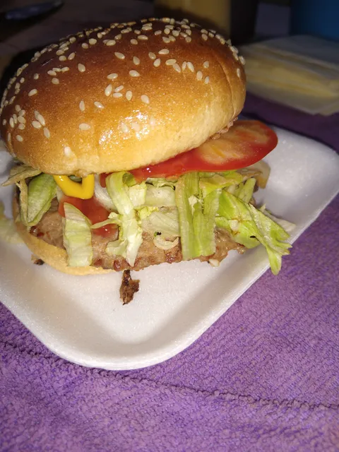 ¡Llégale a la burguer! image 2