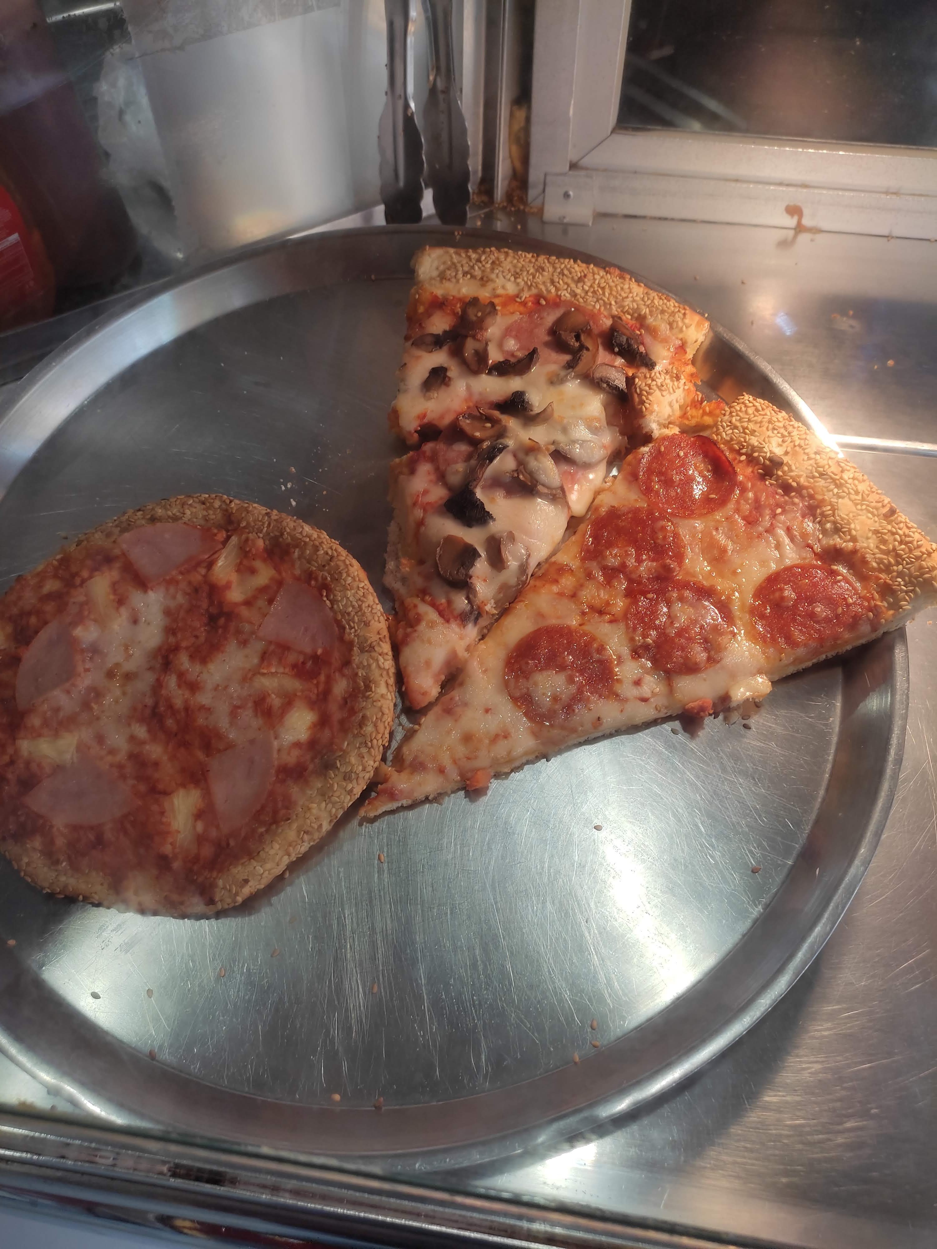 Benedetti's Pizza 18 de Julio image 2