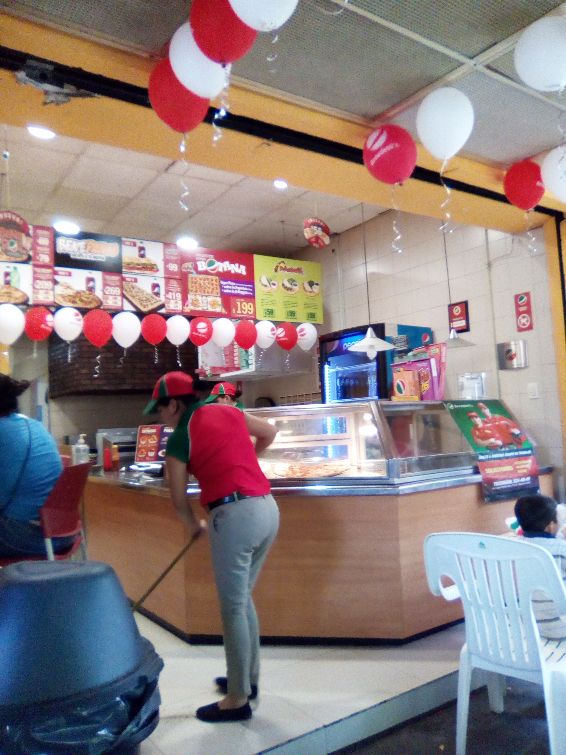 Benedetti's Pizza 18 de Julio image 3