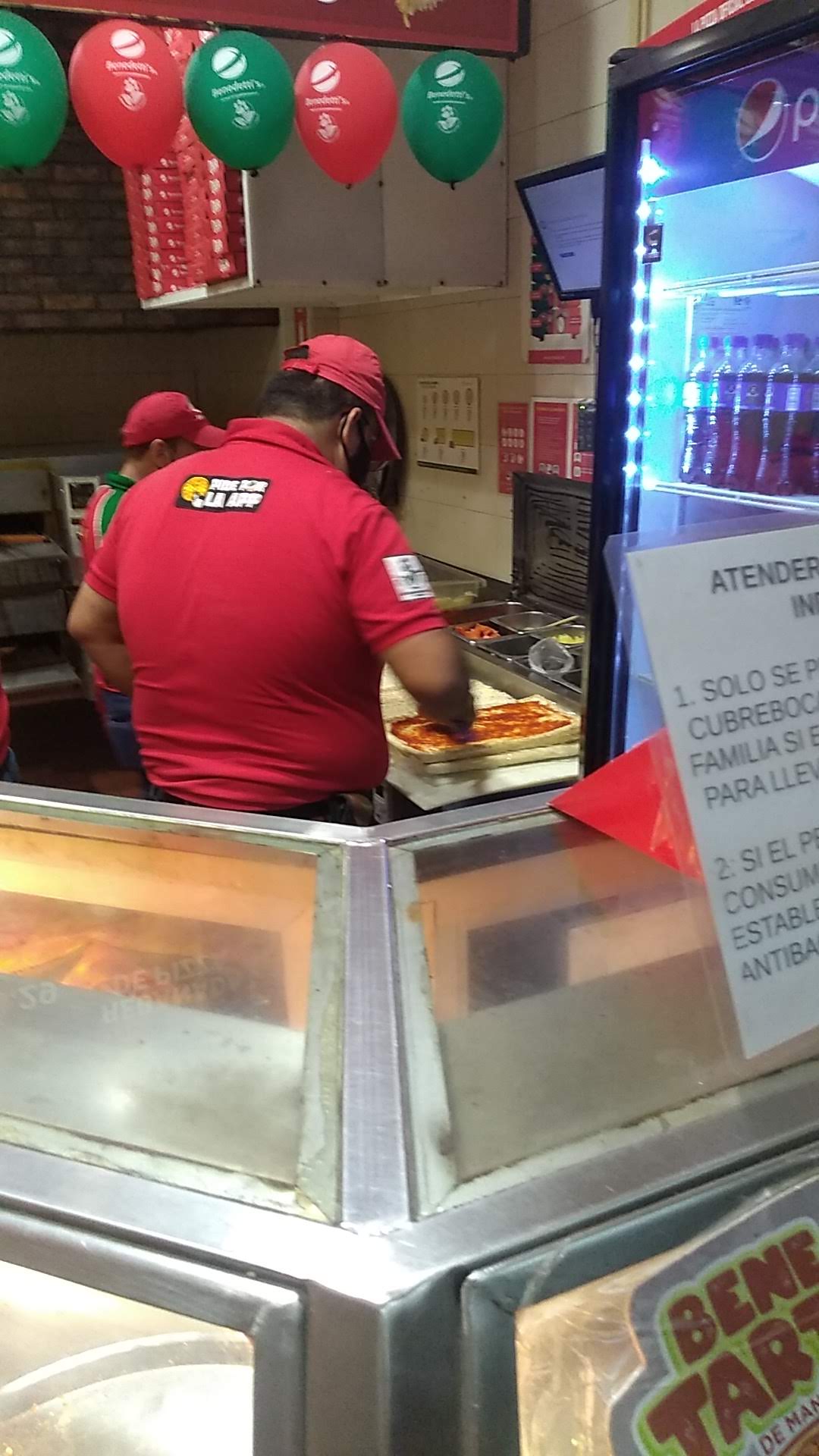 Benedetti's Pizza 18 de Julio image 4