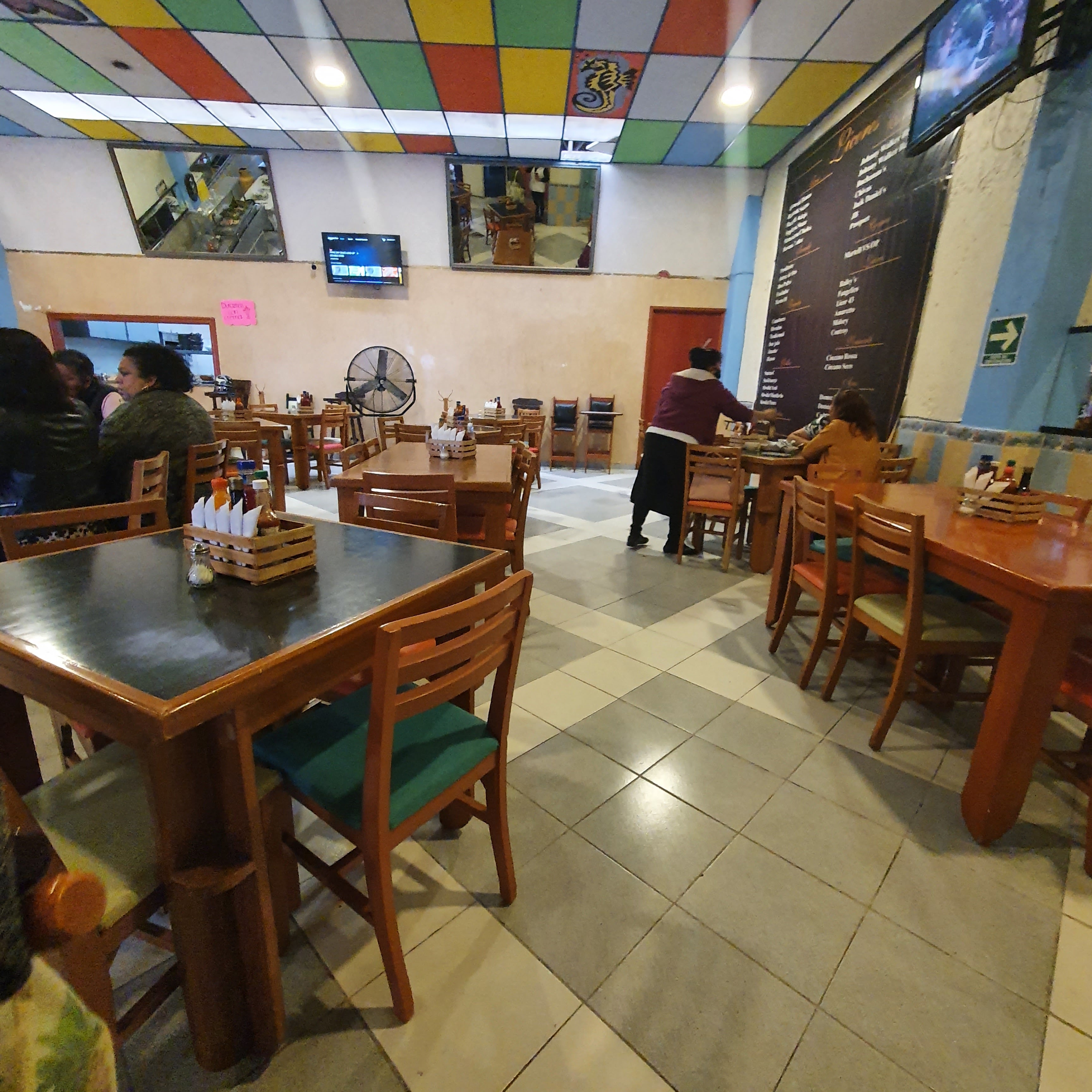 El Palacio De Los Mariscos image 4