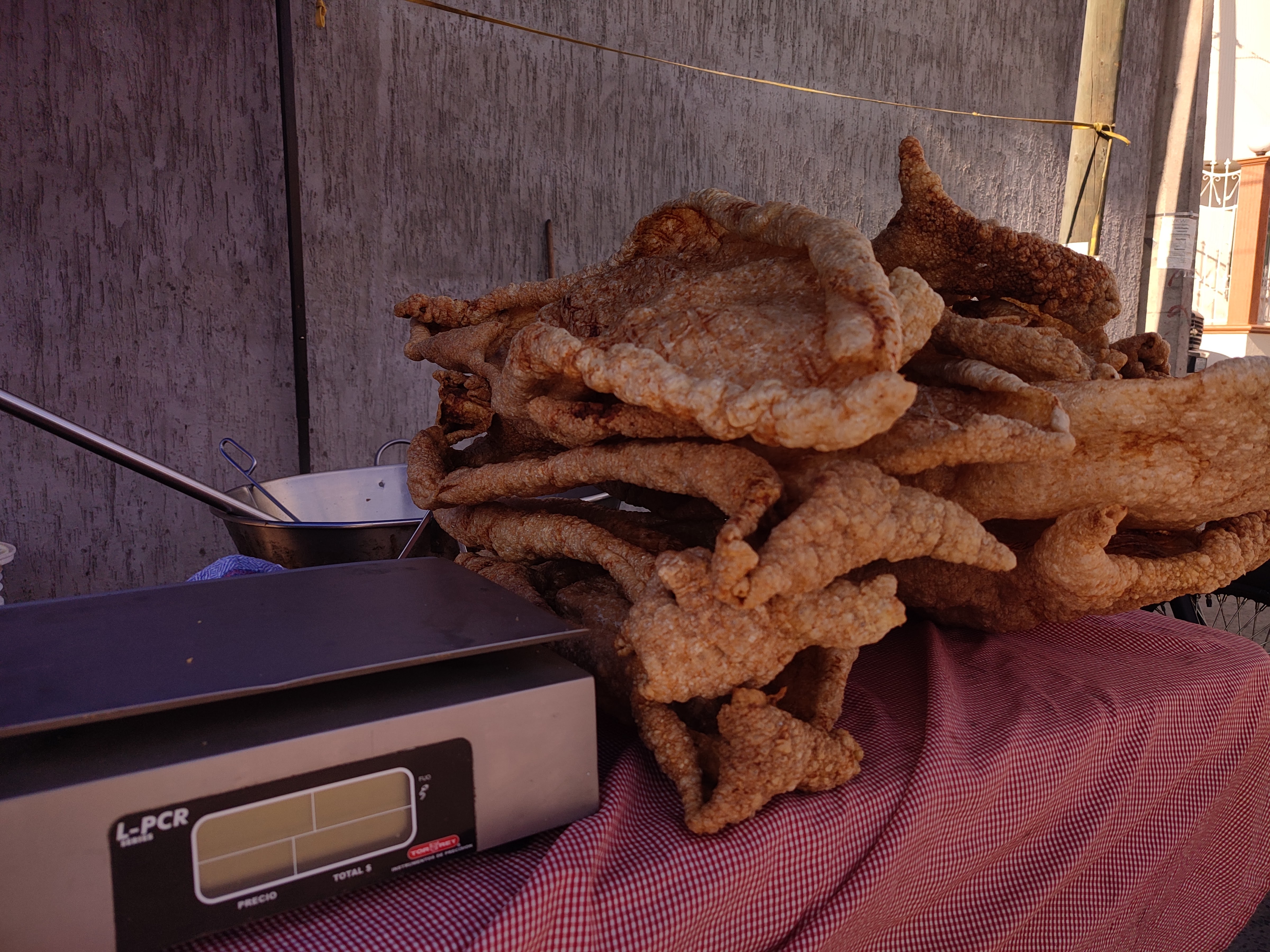 Carnitas y chicharrones Mora. image 2