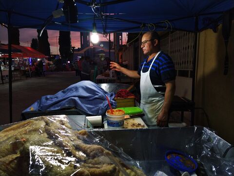 Carnitas y chicharrones Mora. image 6