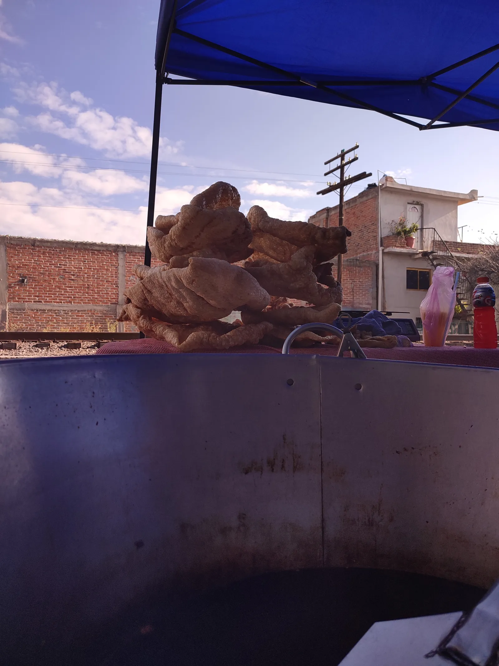 Carnitas y chicharrones Mora. image 8