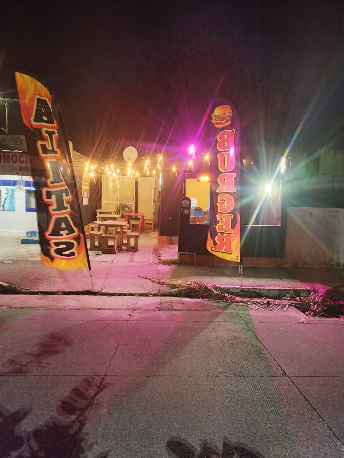 LALO'S BURGERS image 3