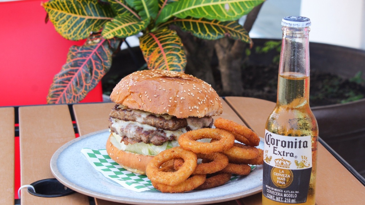 Dogos & Burgers image 1