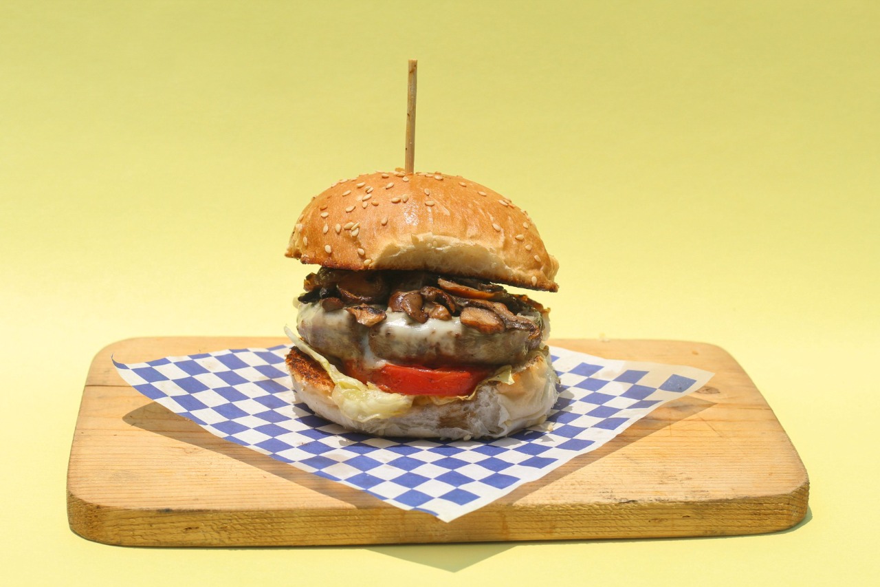 Dogos & Burgers image 3