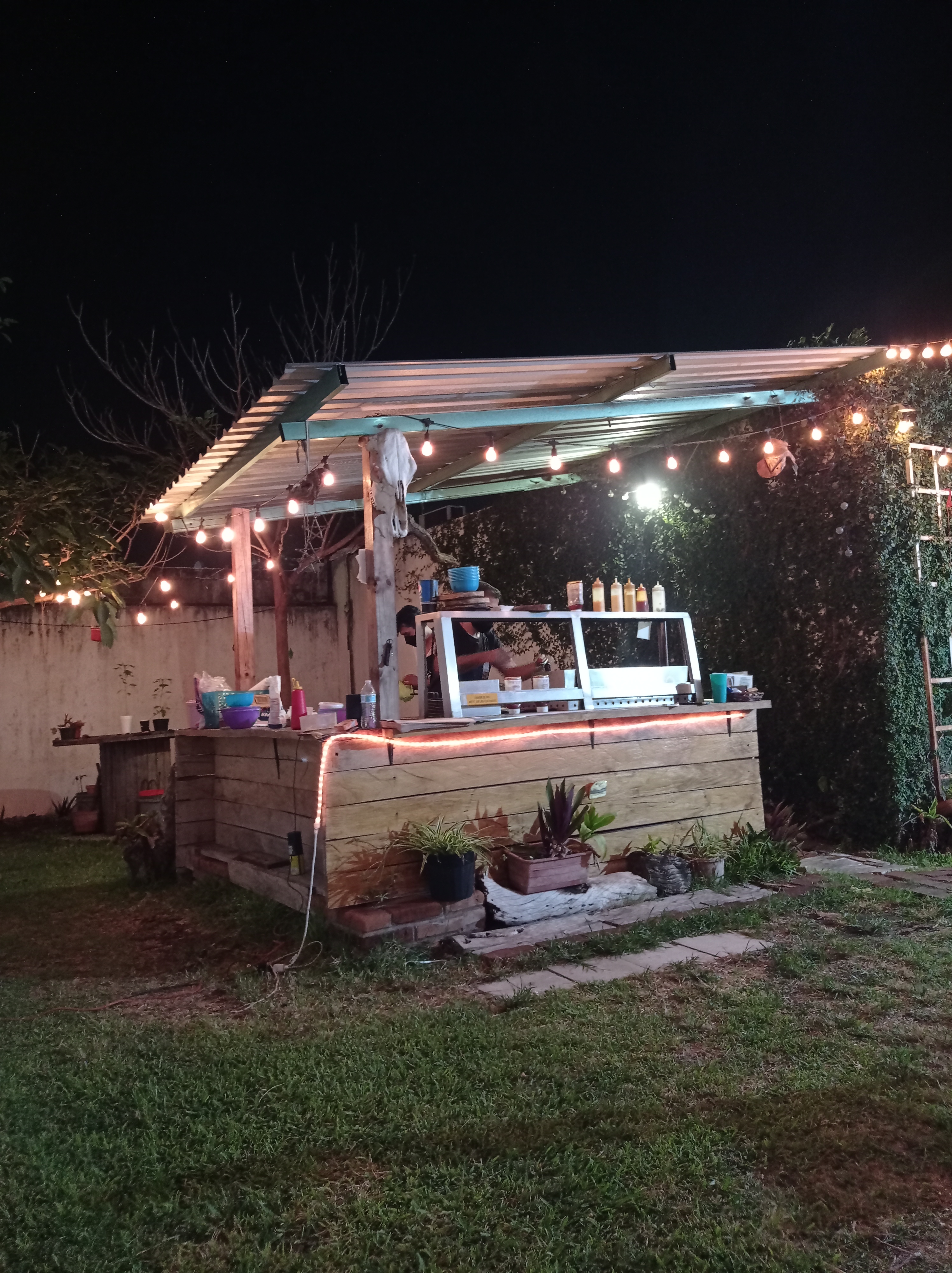 Dogos & Burgers image 6