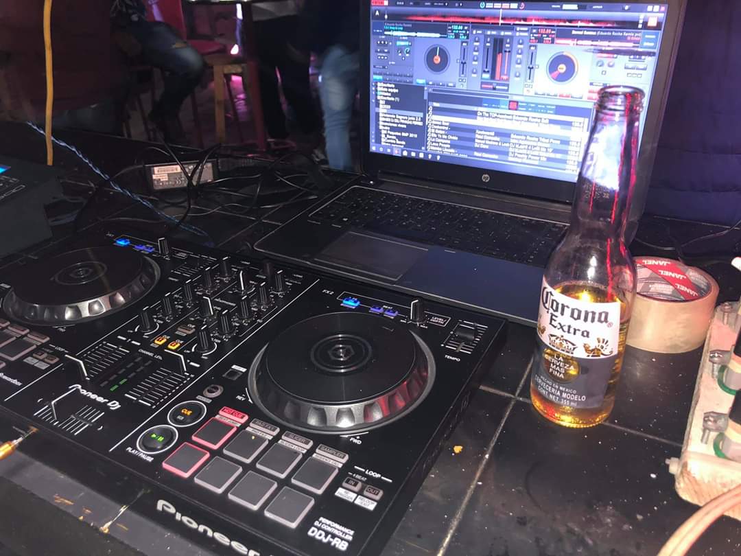 Los Agaves centro chelero y botanero image 8