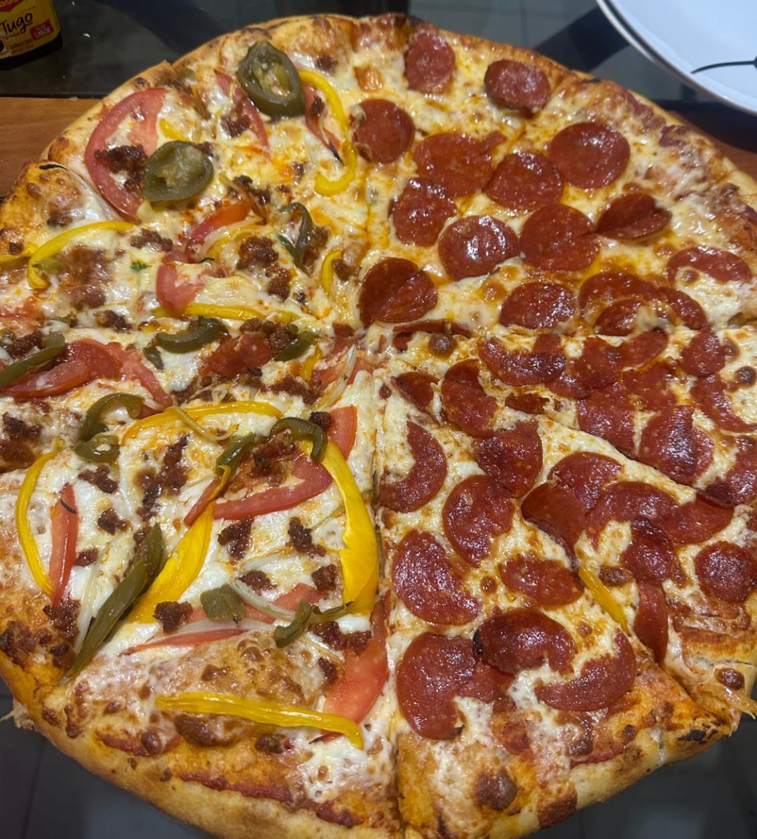 Pizzas Mozarelli image 3