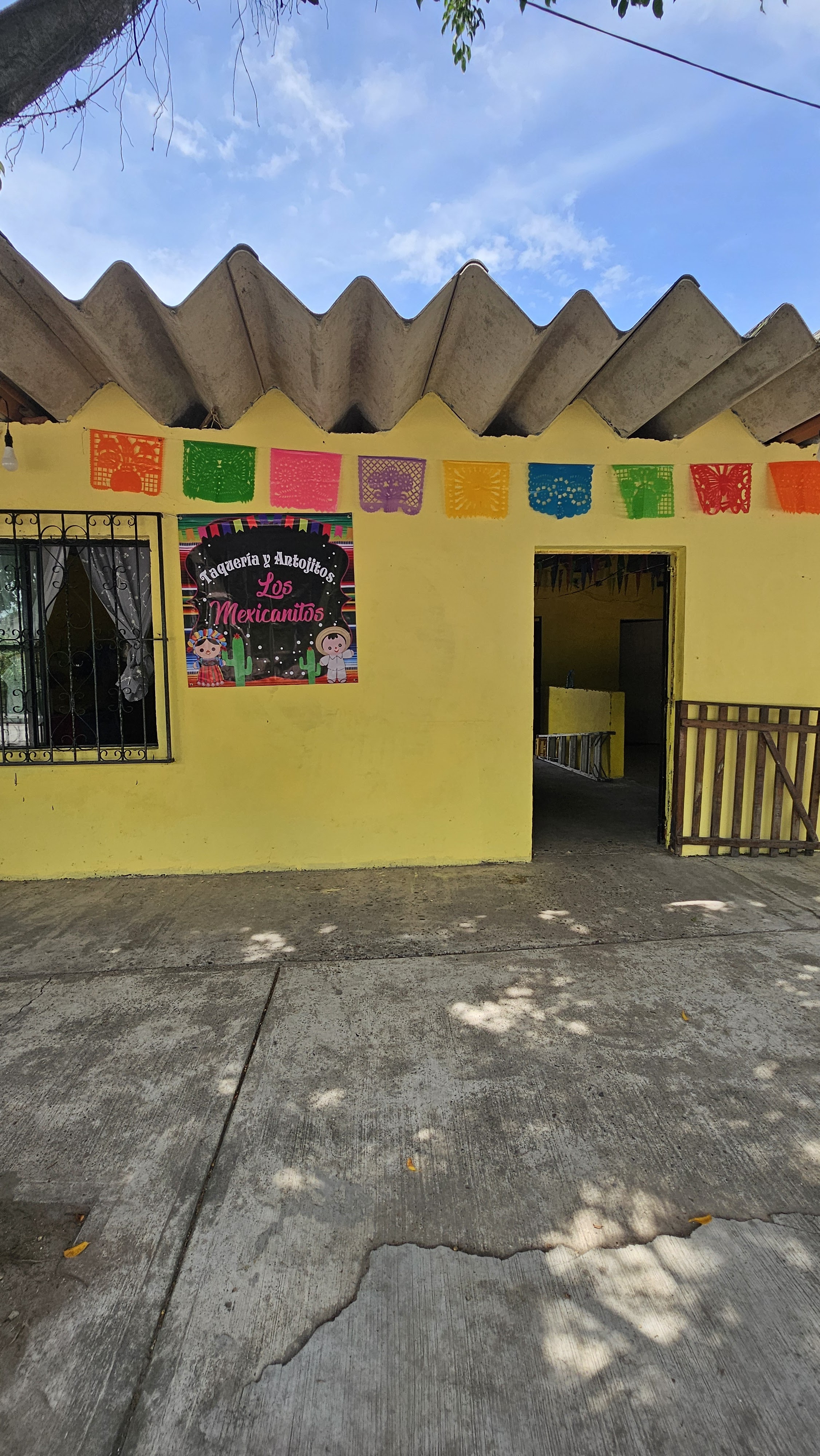 Taqueria y Antojitos los Mexicanitos image 2