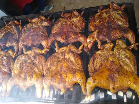 Chubby Chicks pollos asados al carbón image 7
