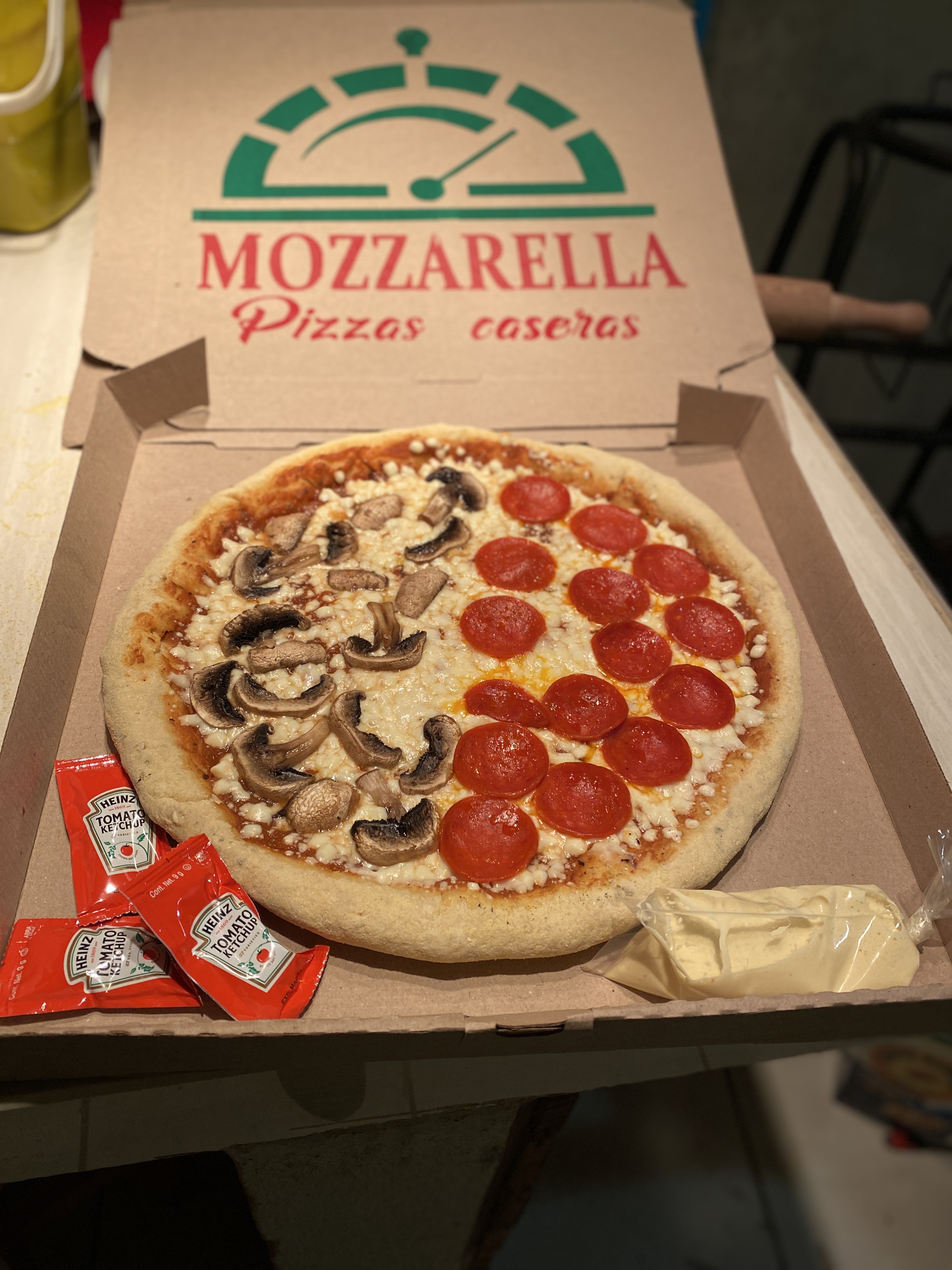 Pizzas MOZZARELLA image 2
