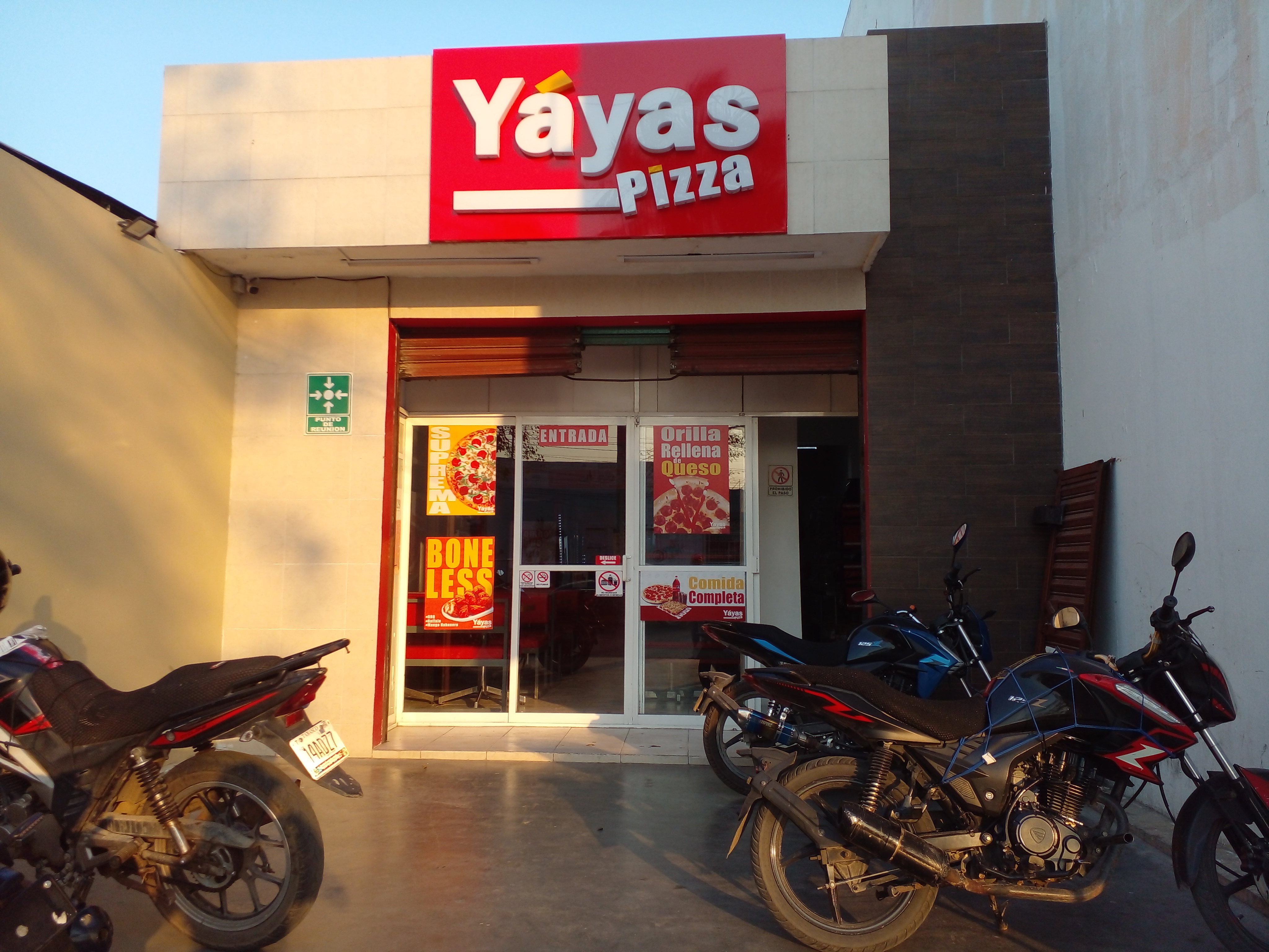 Yáyas Pizza image 2