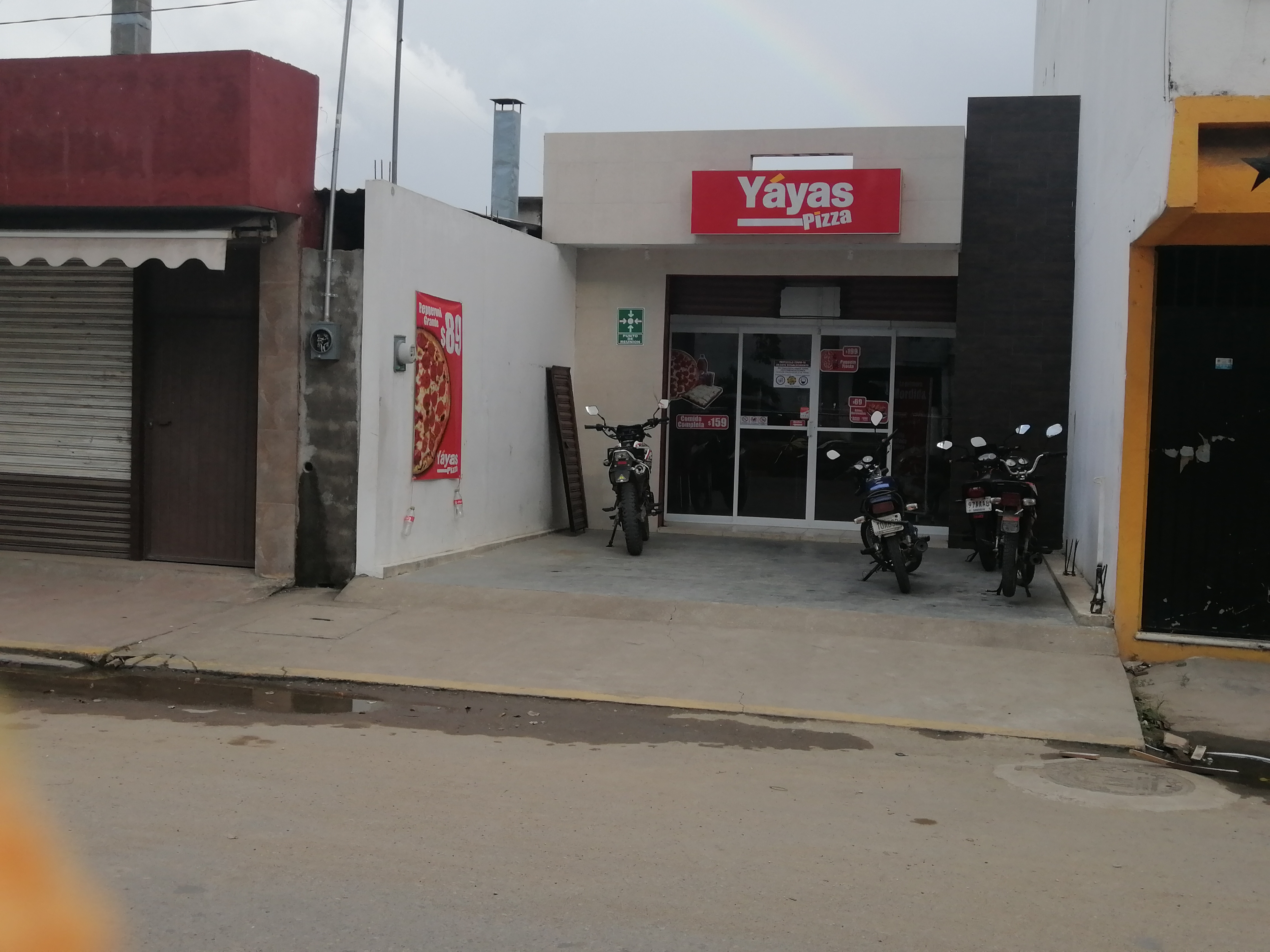 Yáyas Pizza image 7