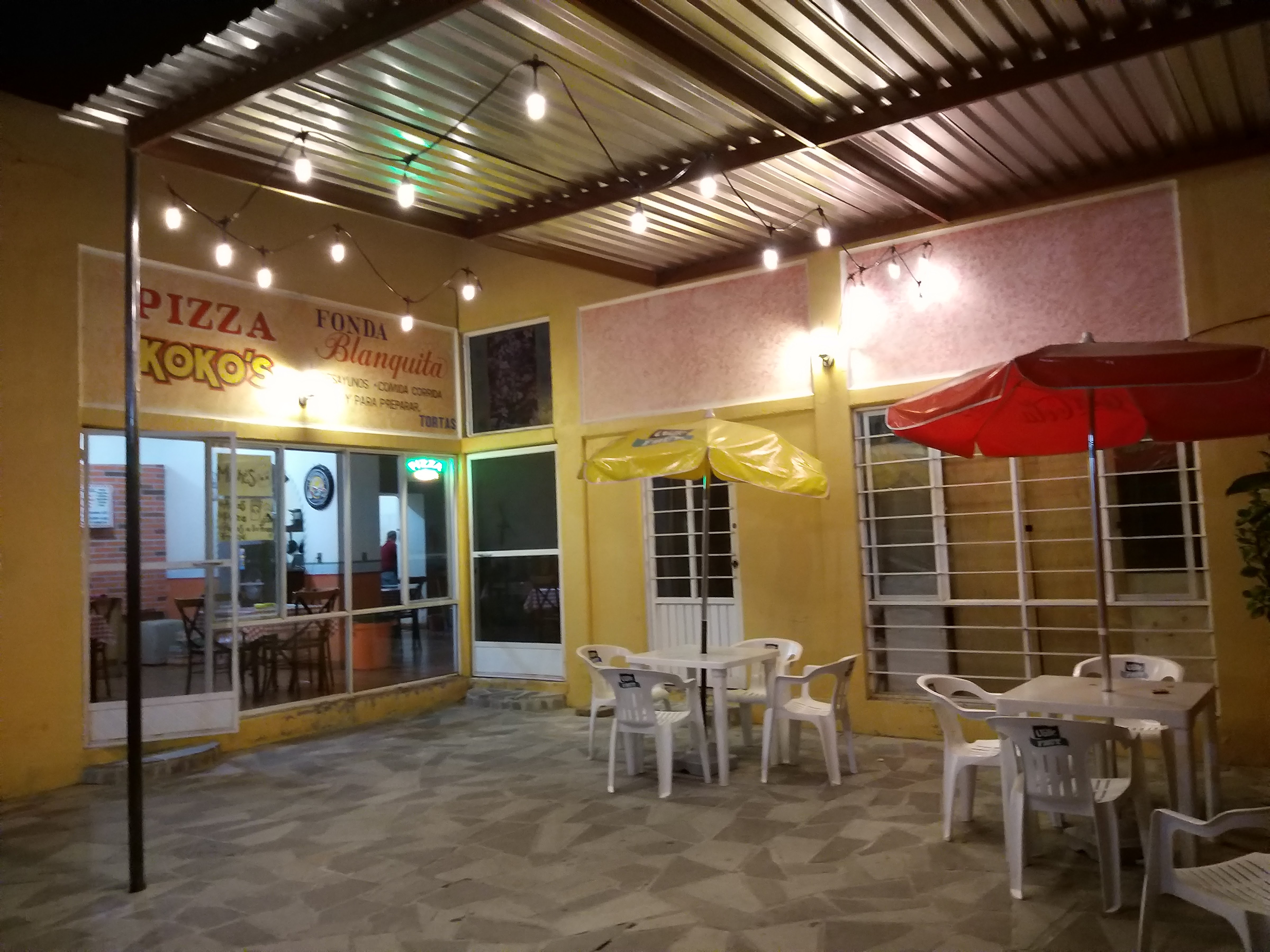 Kokos pizzas y fonda blanquita image 9