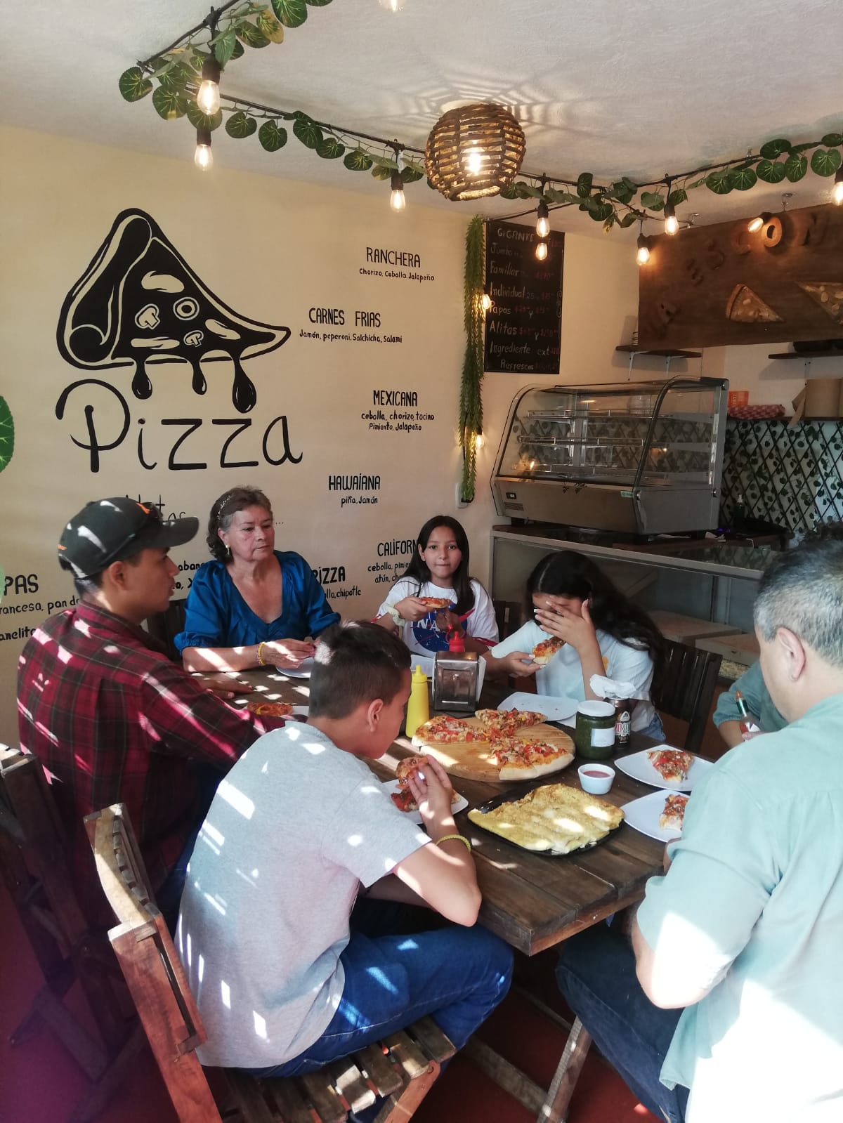 Pizzeria LA ESCONDIDA image 1