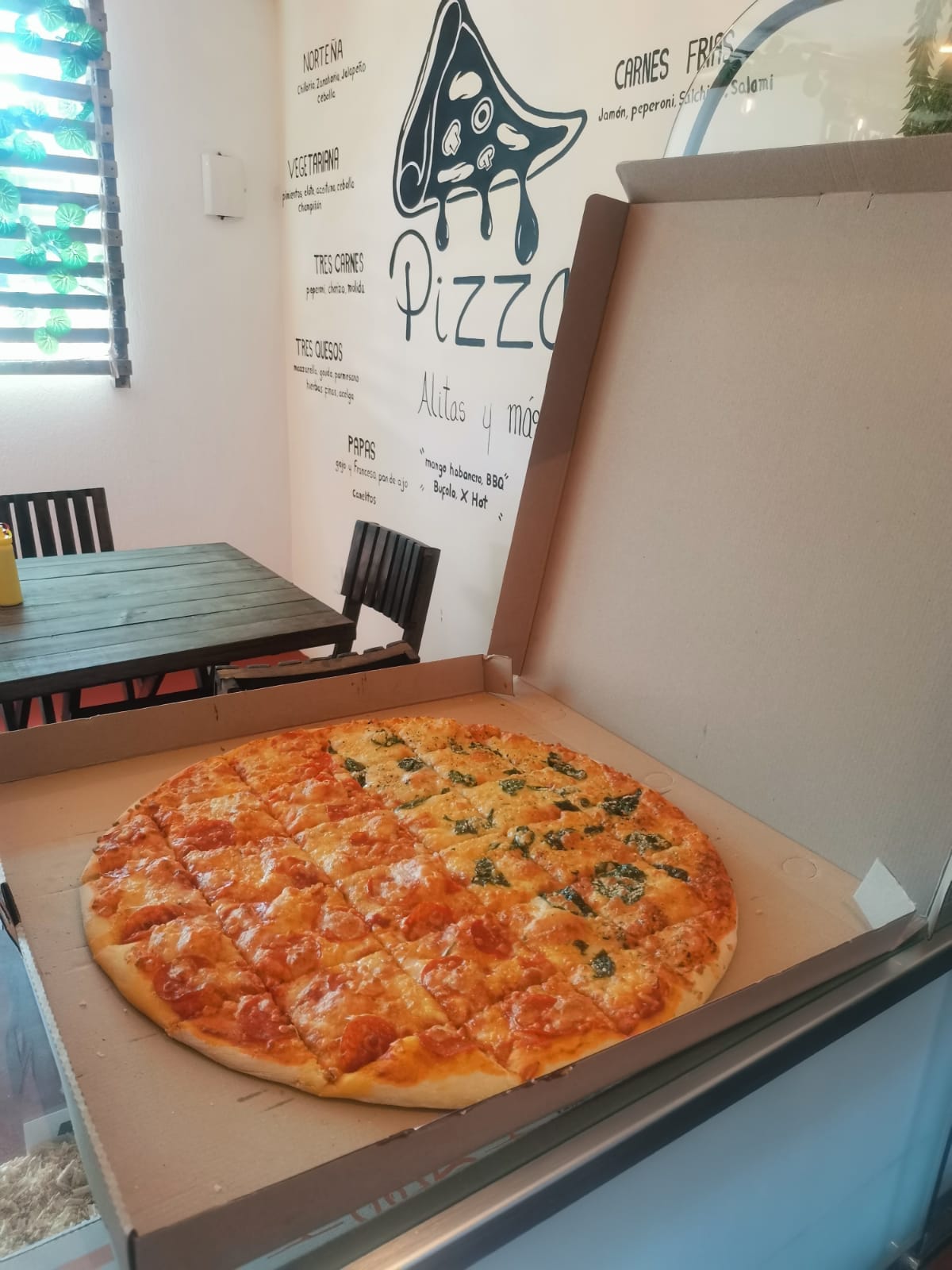 Pizzeria LA ESCONDIDA image 5