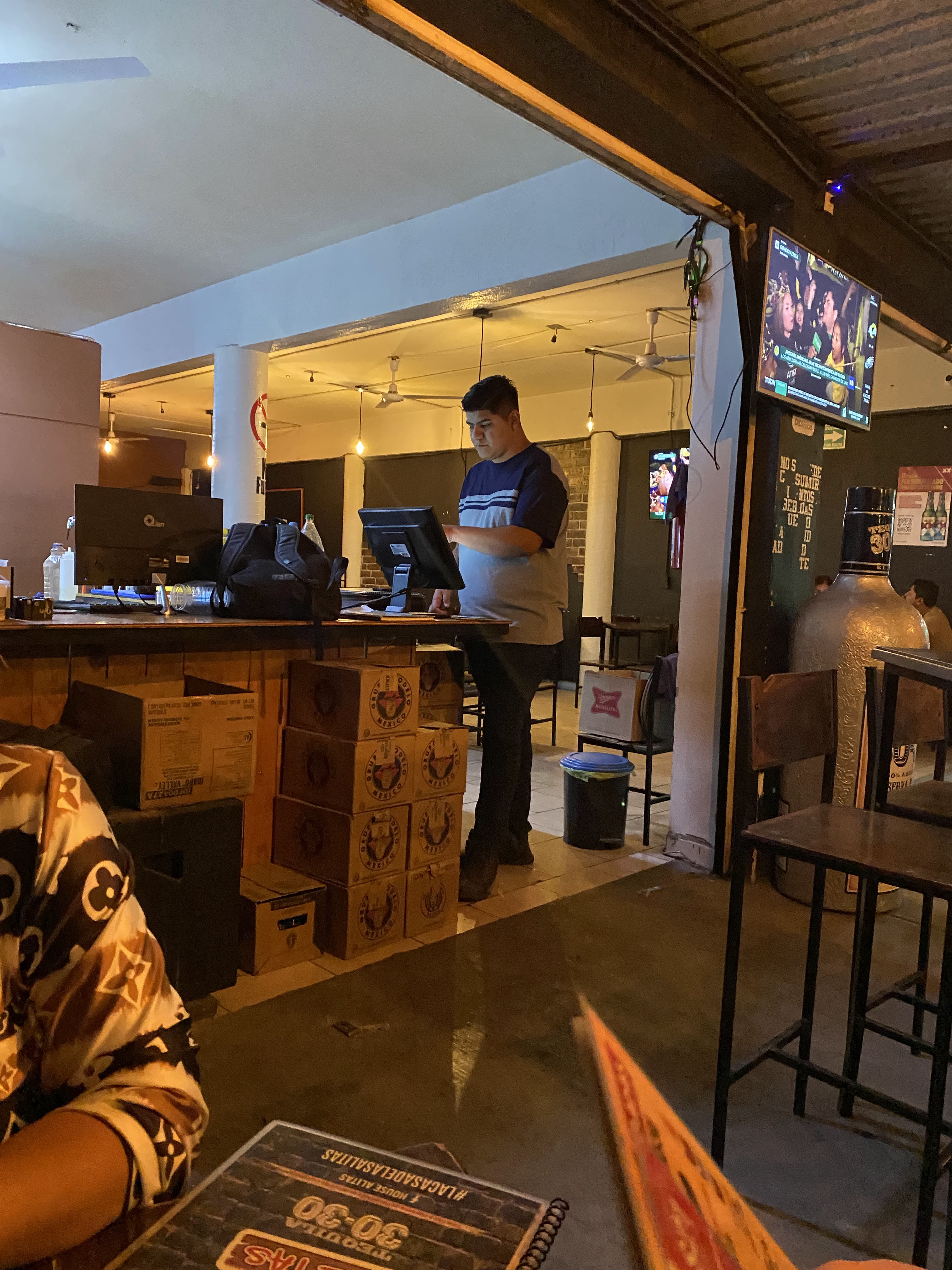 Santas Alitas Unión del 4 image 2