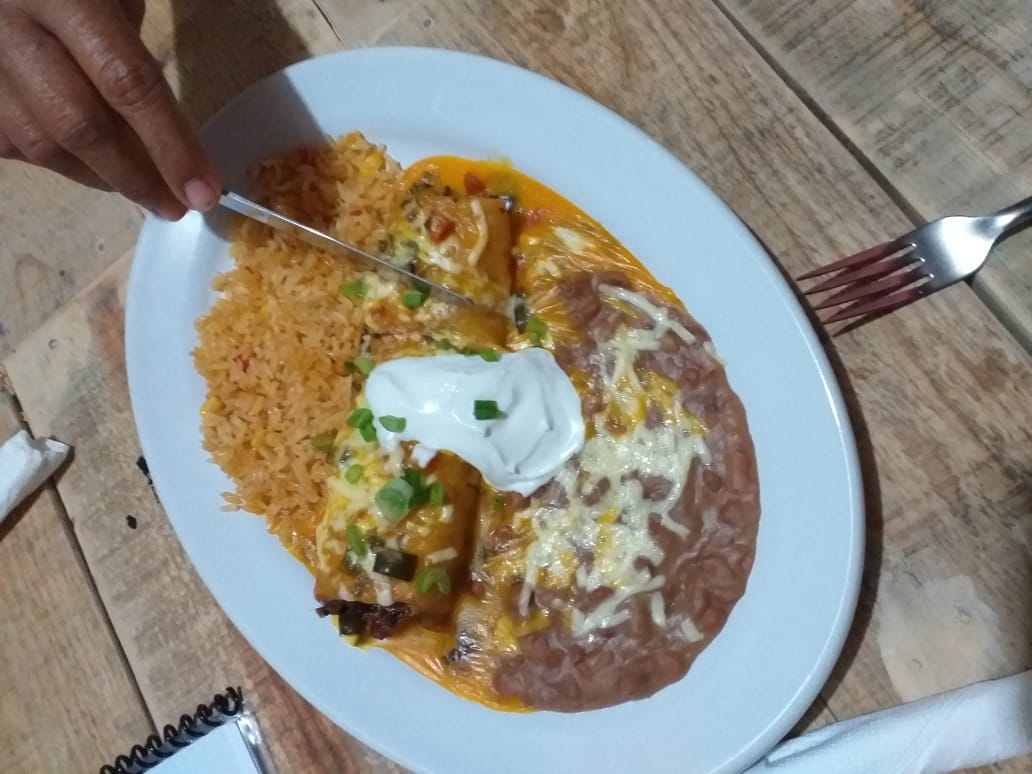 D'MOLIS RESTAURANT image 2