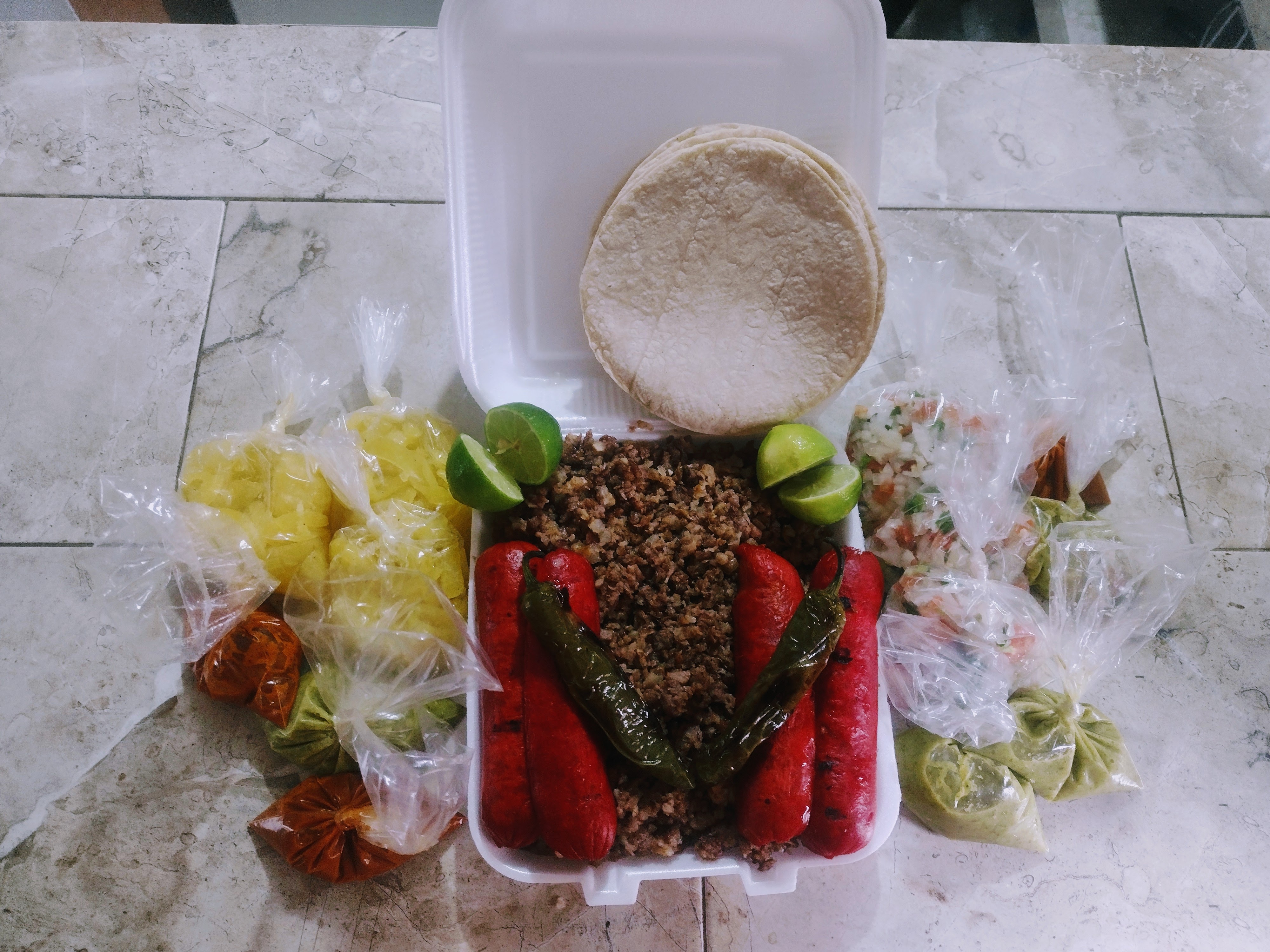 Pollos y tacos la güera image 1