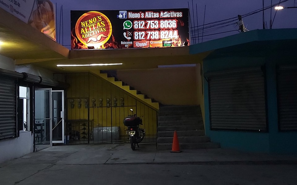 Neno'S Alitas Adictivas image 1