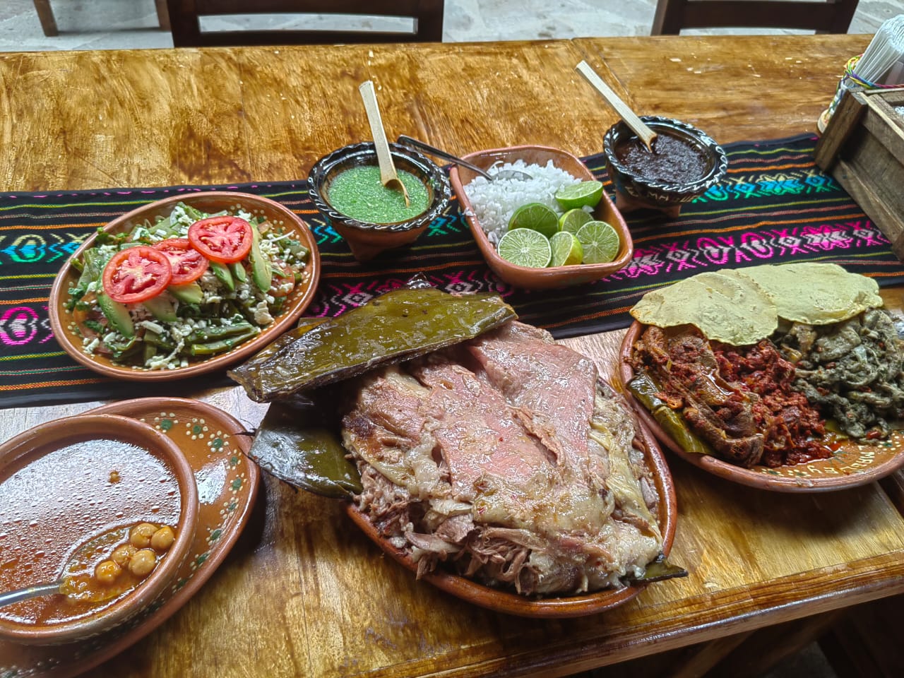 Los Magueyes Barbacoa image 2