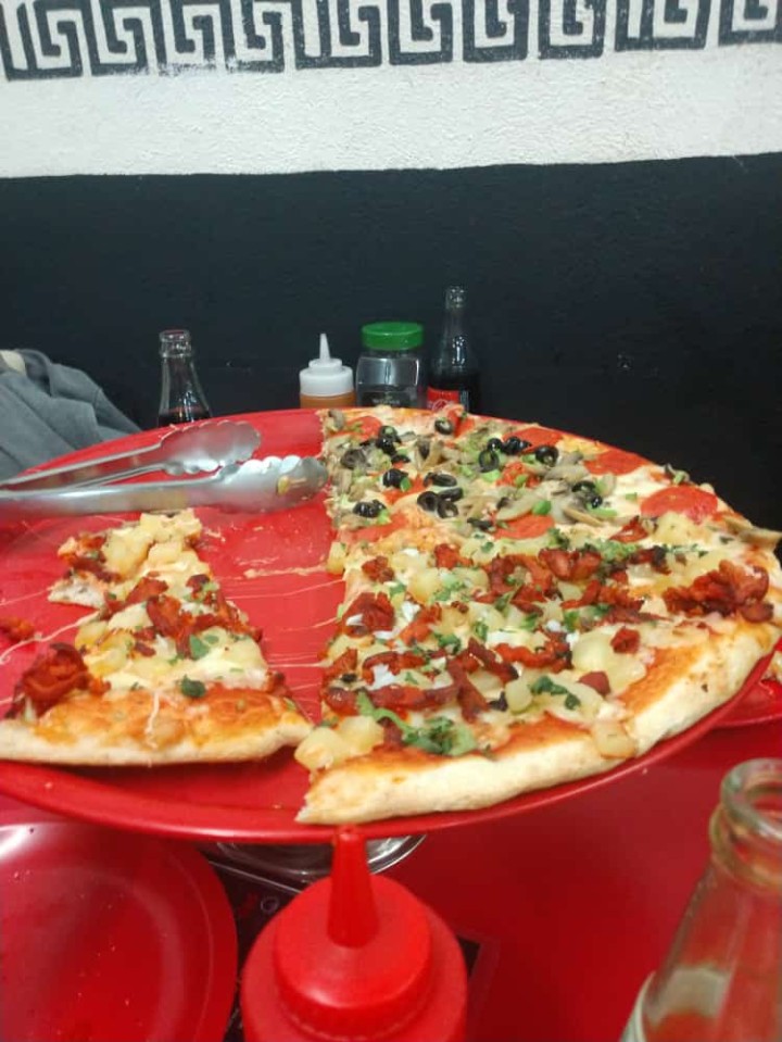 Chucho's Pizza image 7