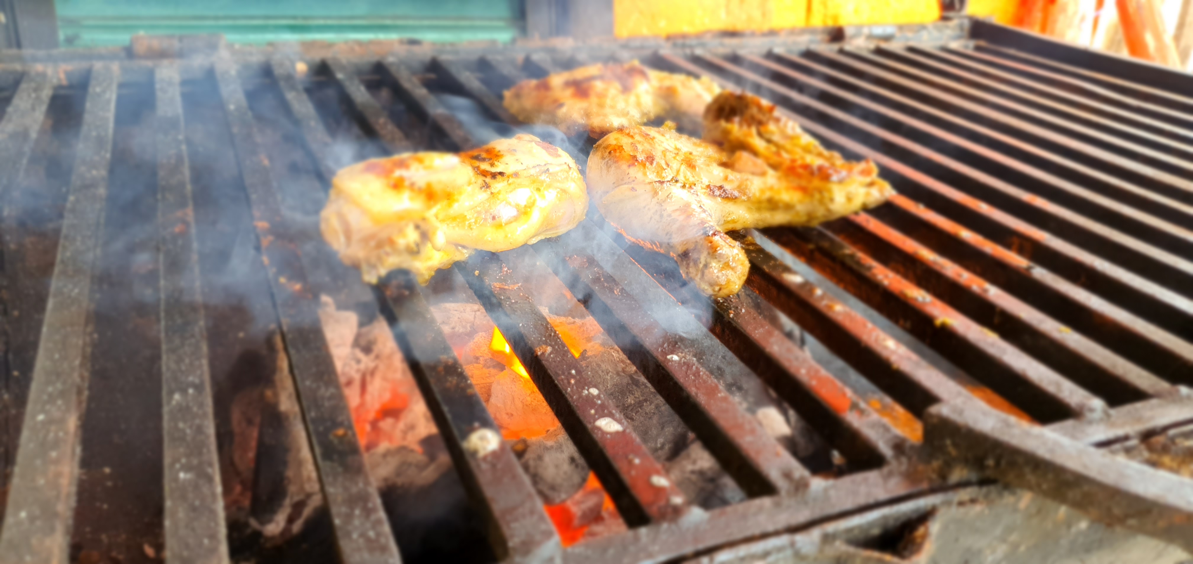 LA LEONA "POLLOS A LA PARRILLA" image 2