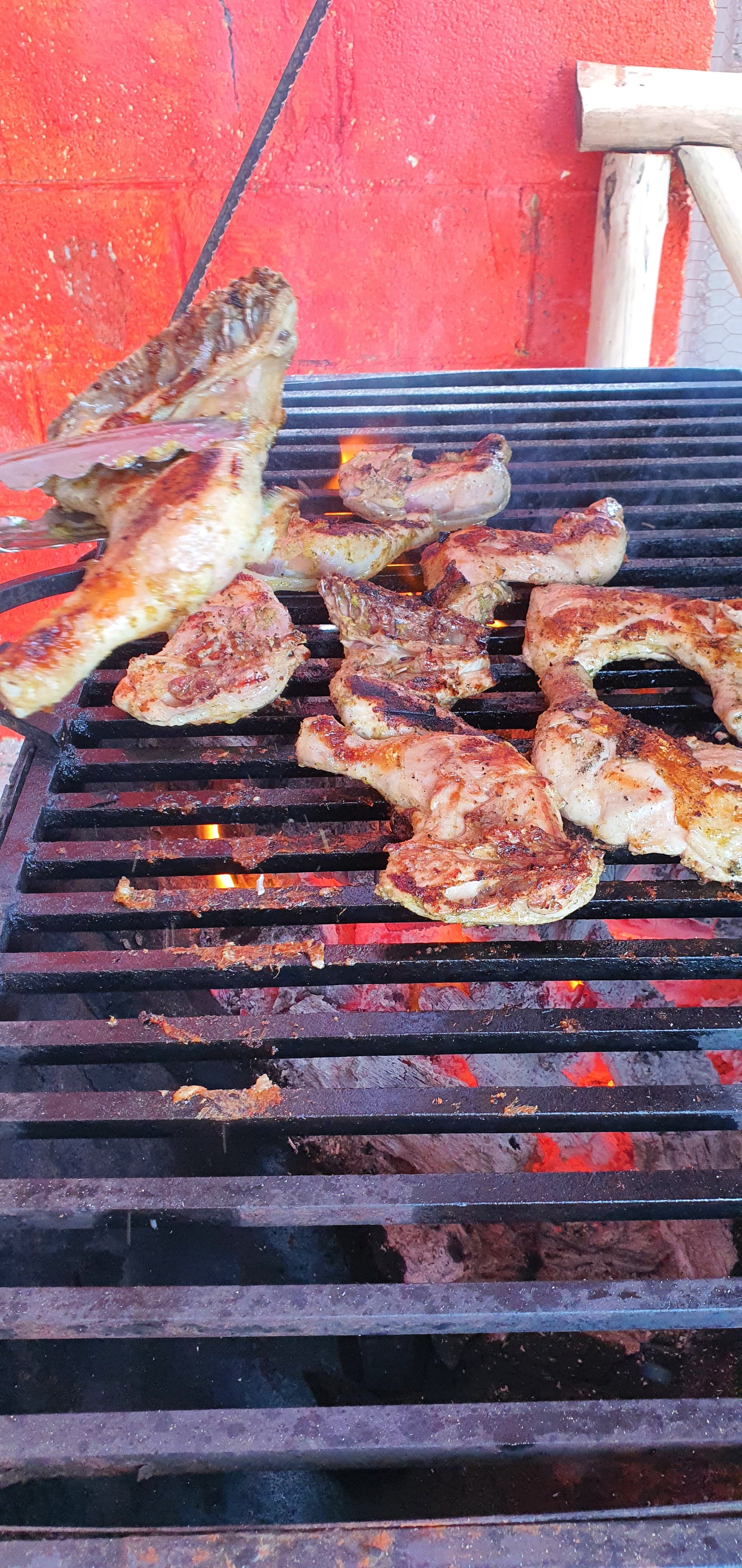 LA LEONA "POLLOS A LA PARRILLA" image 7