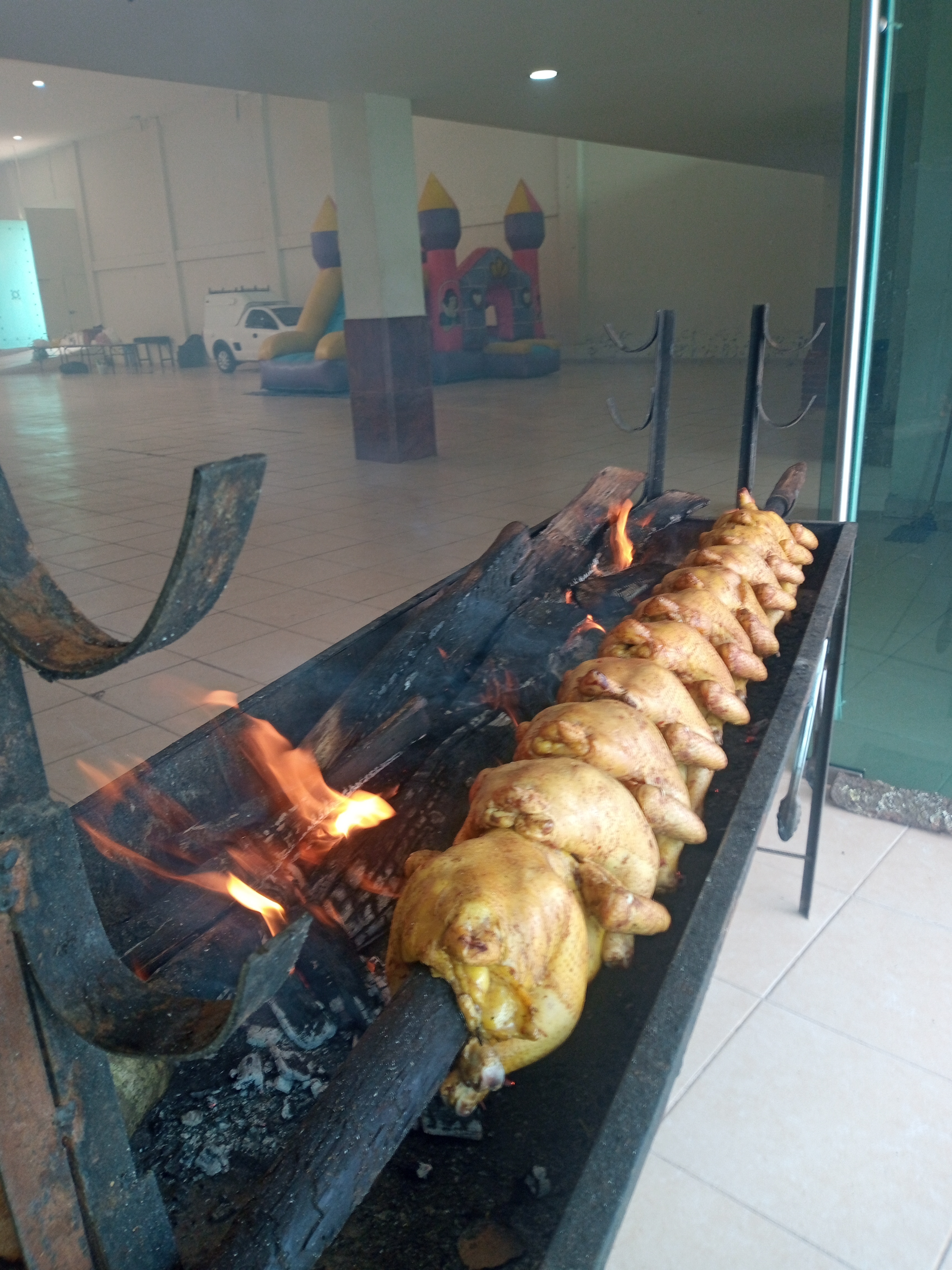 POLLOS A LA LEÑA "DON TOMY" image 3