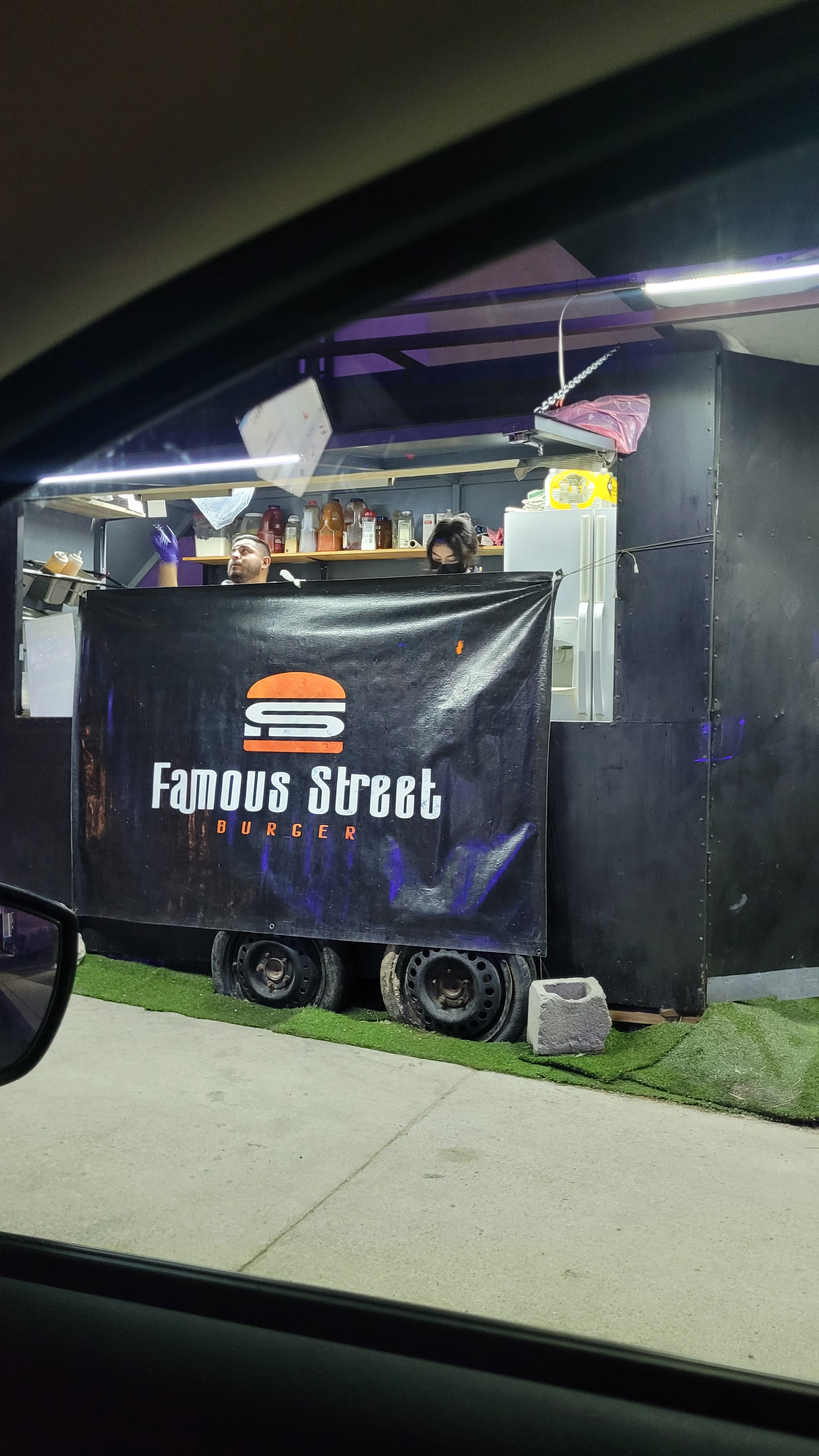 Famous Street Burger image 4