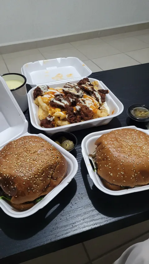 Famous Street Burger image 5