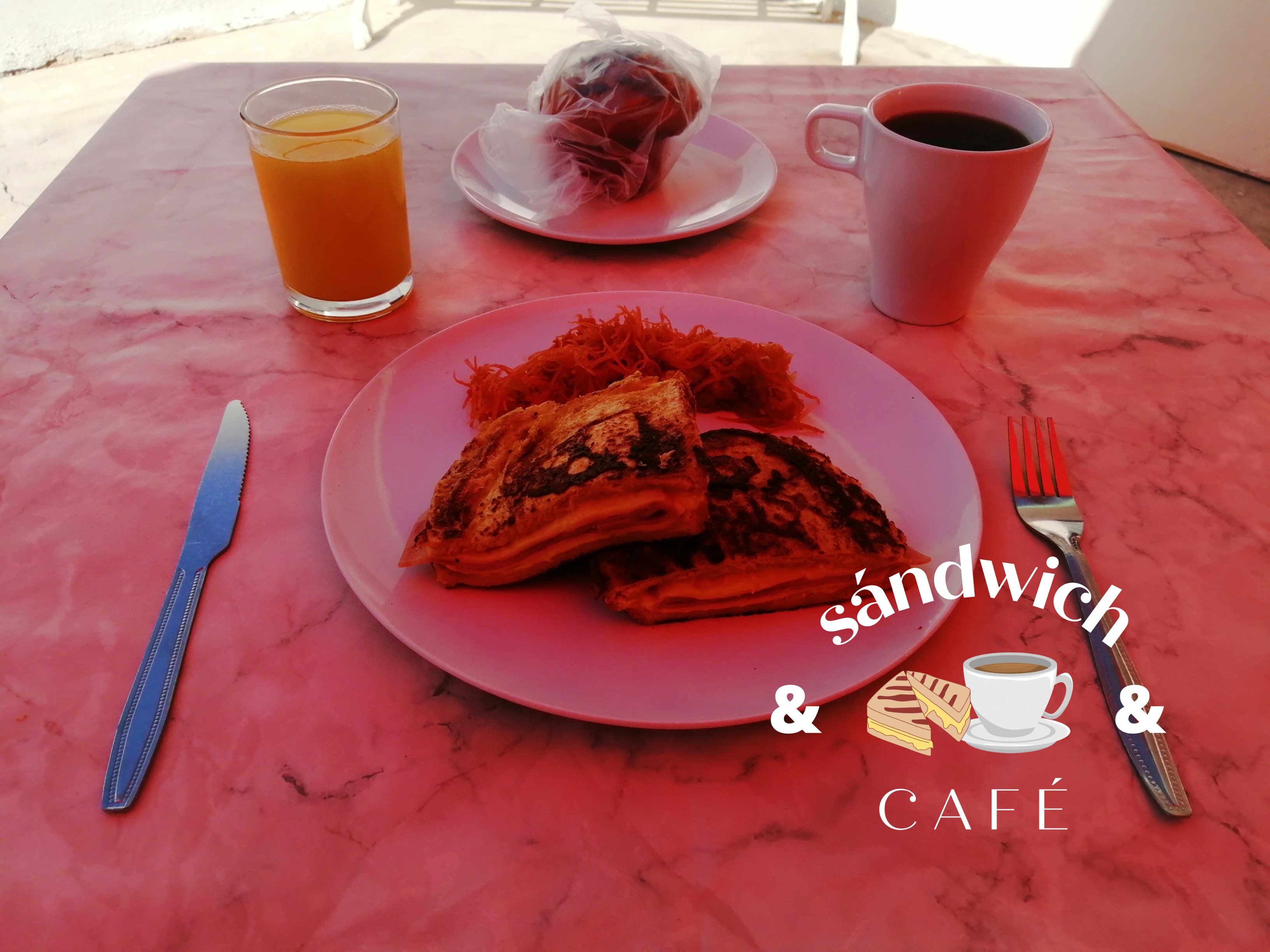 Sándwich & café image 3