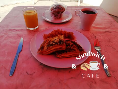Sándwich & café image 3