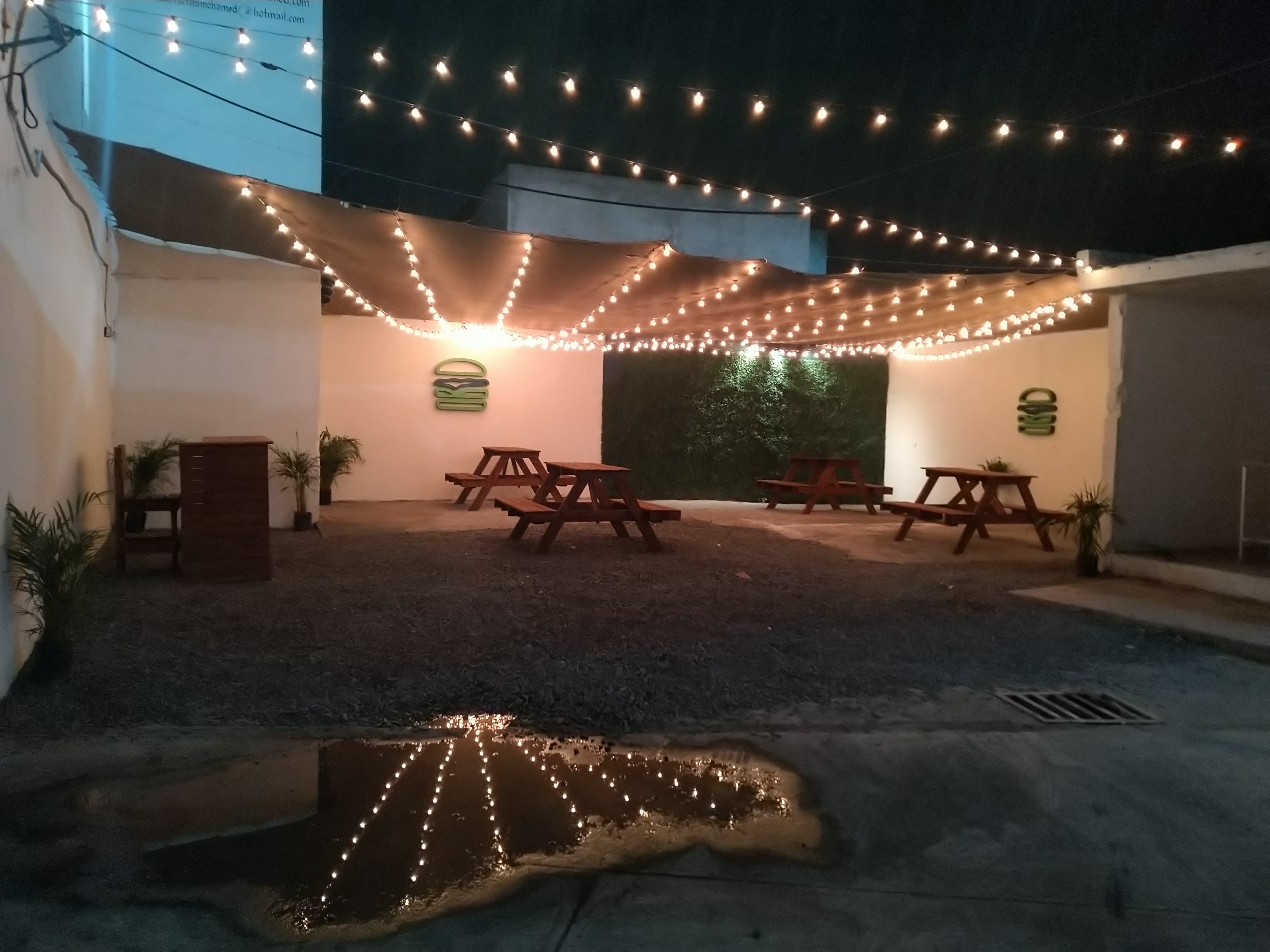 Burger Garage image 2