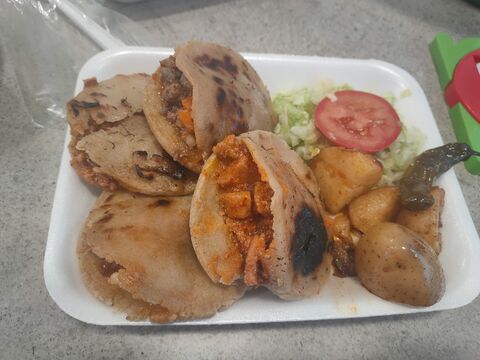 Antojitos Mexicanos La Rana image 6