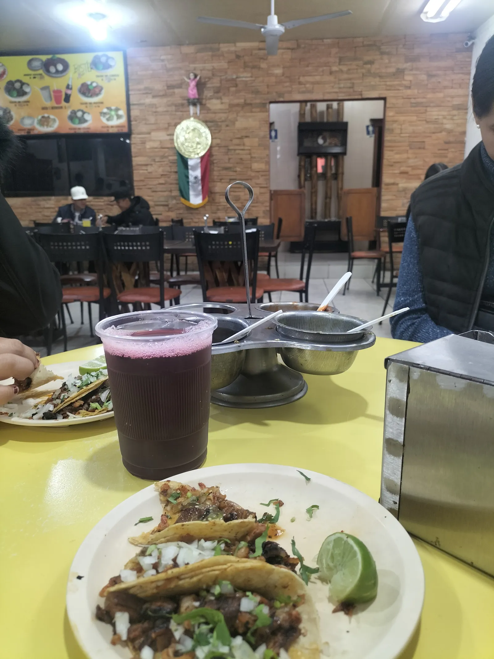 Taqueria "Los Cuñados" image 1