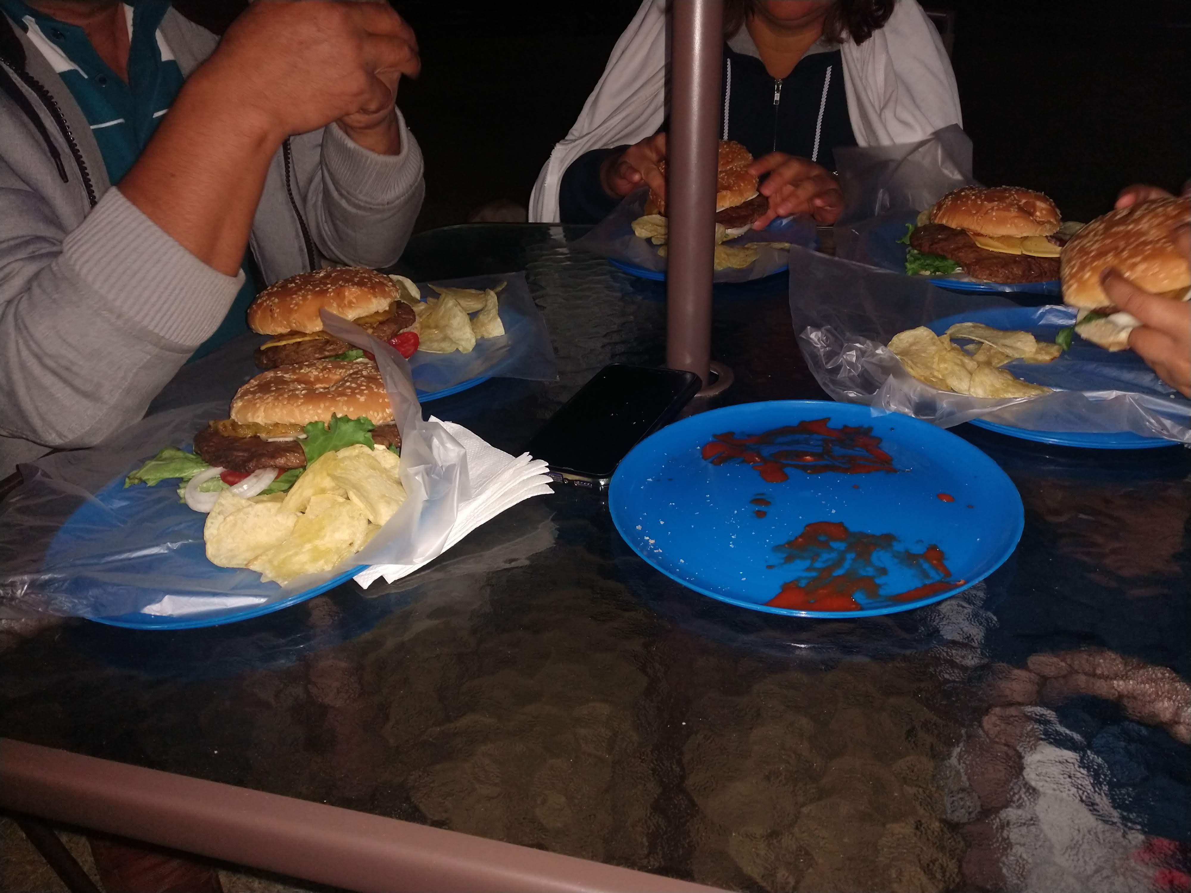 Hamburguesas al carbón ! Y más "Los Henrry's" image 7