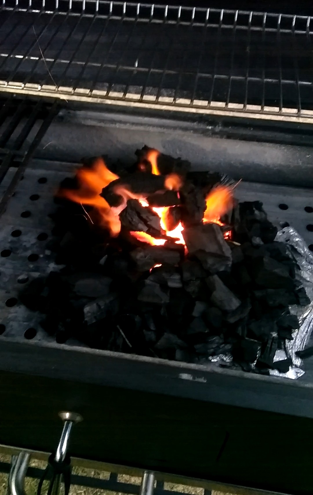 Hamburguesas al carbón ! Y más "Los Henrry's" image 10