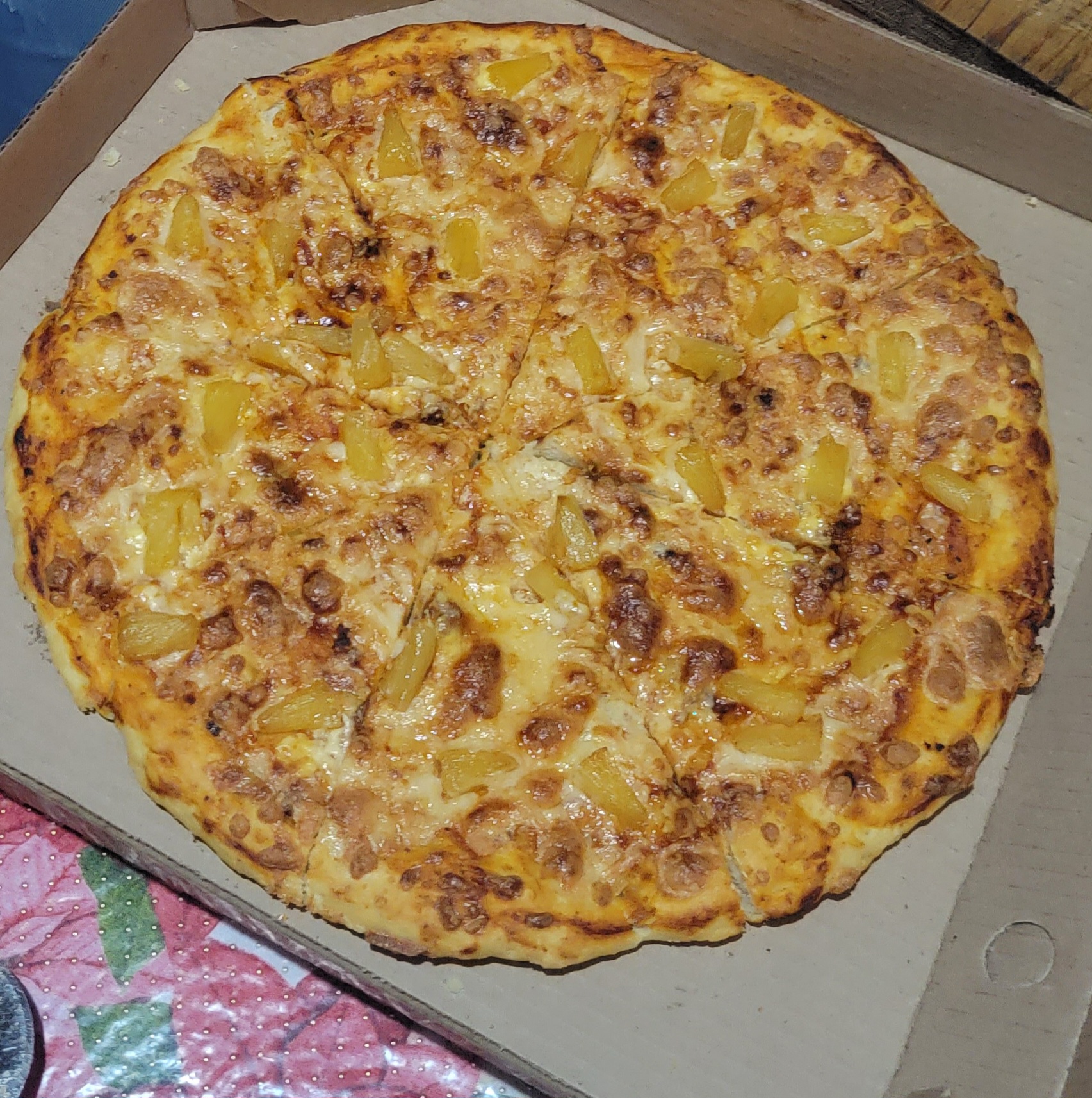 Lucero it's pizza image 5