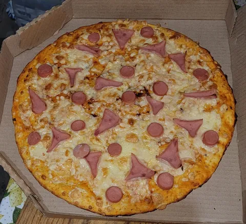 Lucero it's pizza image 6