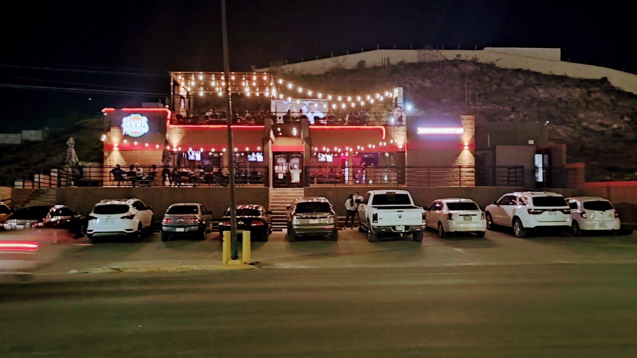 Hoops Sport Bar image 3